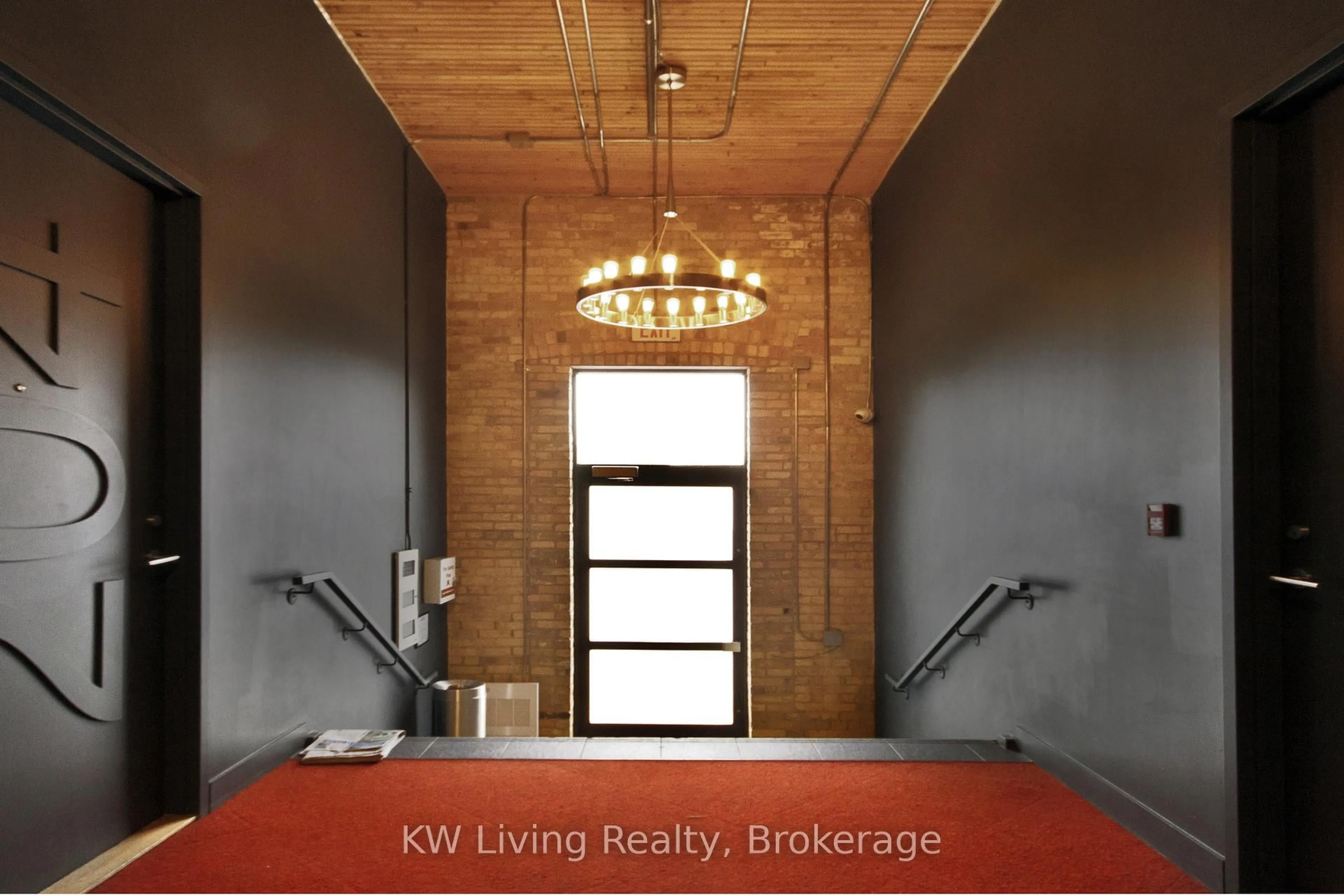 Indoor entryway for 736 Dundas St #402, Toronto Ontario M5A 2C5