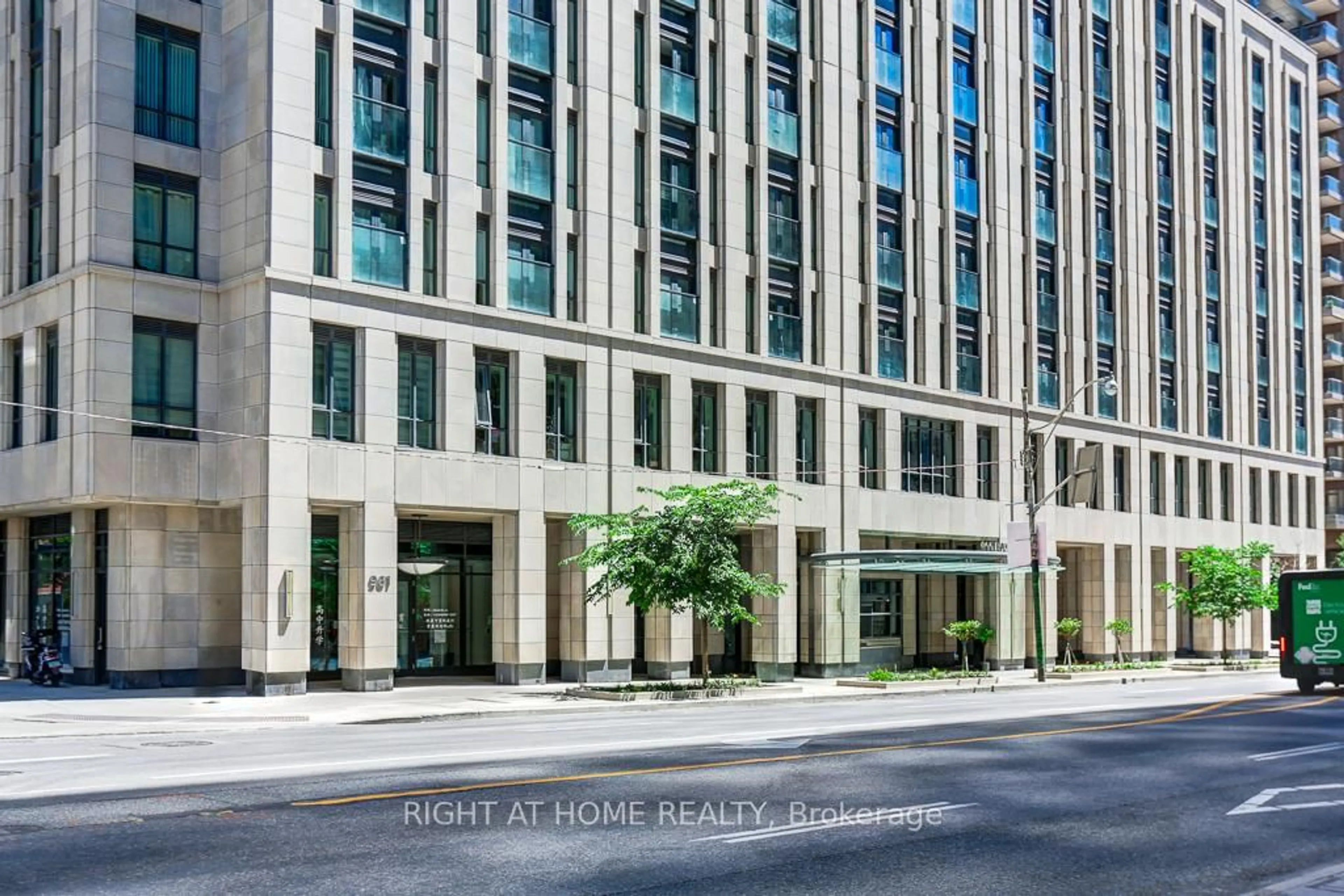 Indoor foyer for 955 Bay St #10, Toronto Ontario M5S 0C6