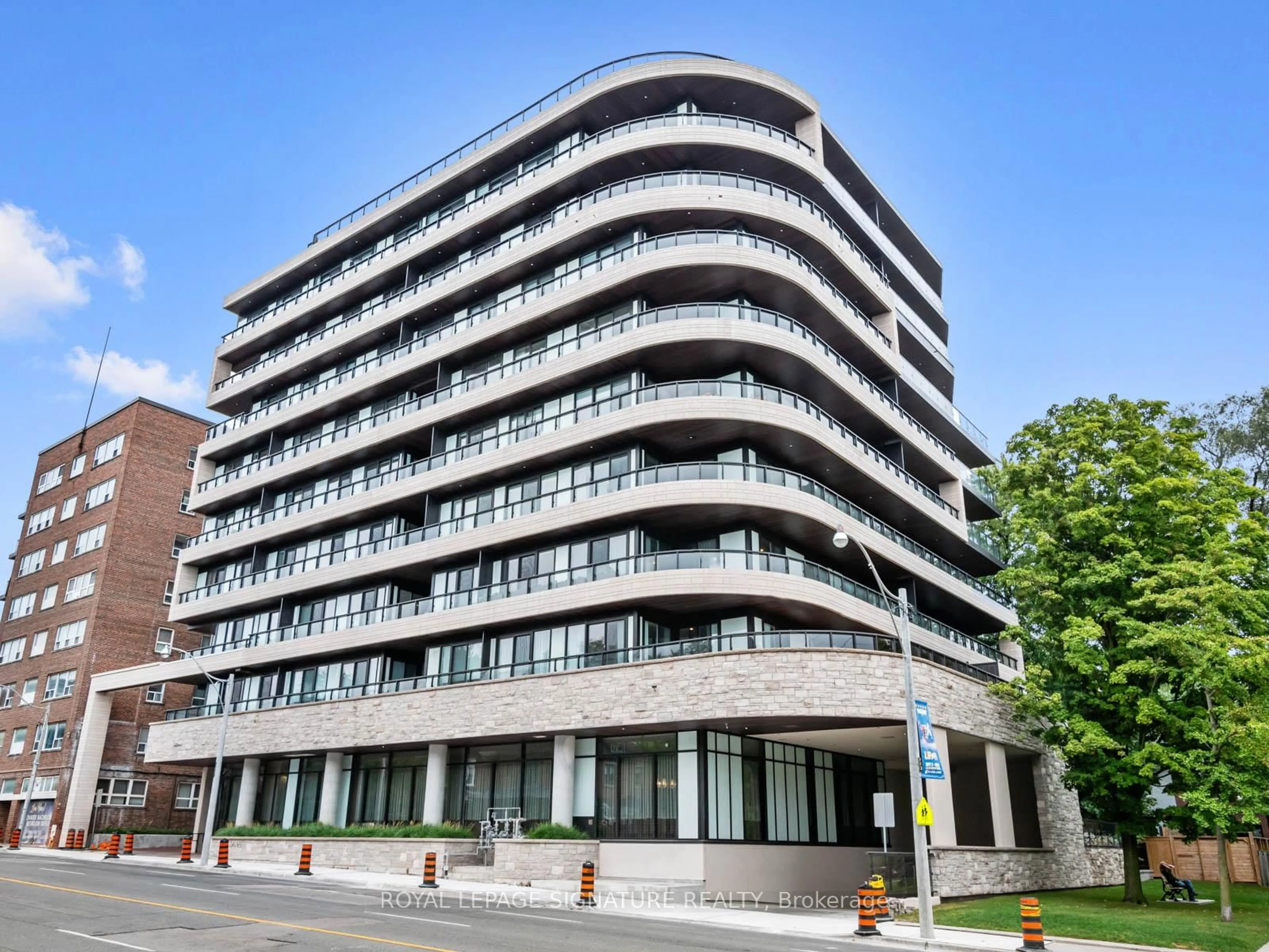Indoor foyer for 285 Avenue Rd #304, Toronto Ontario M4V 2G8