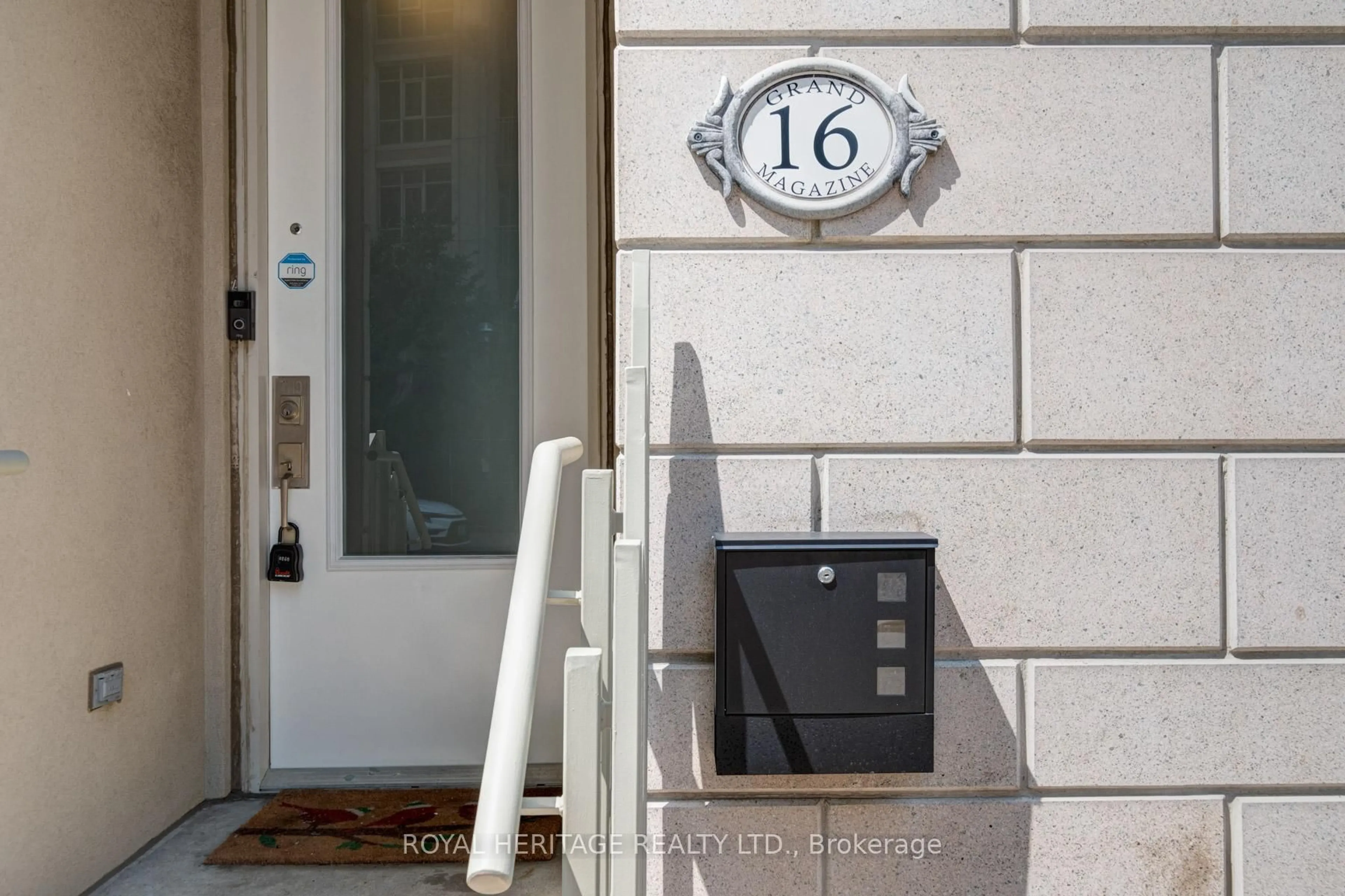 Indoor entryway for 16 Grand Magazine St #9, Toronto Ontario M5V 1B4