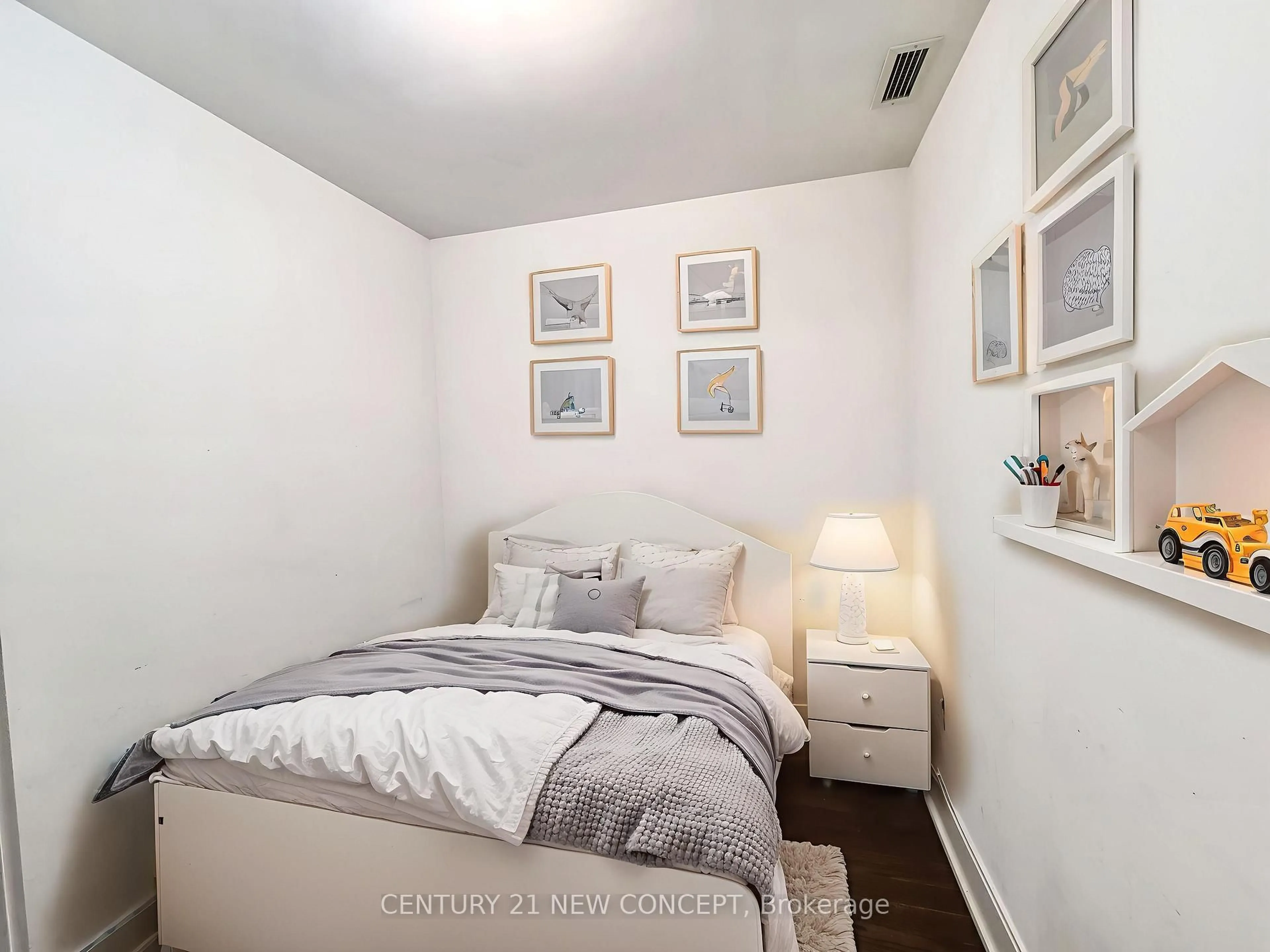 Bedroom with bed, unknown for 39 Queens Quay #526, Toronto Ontario M5E 0A4
