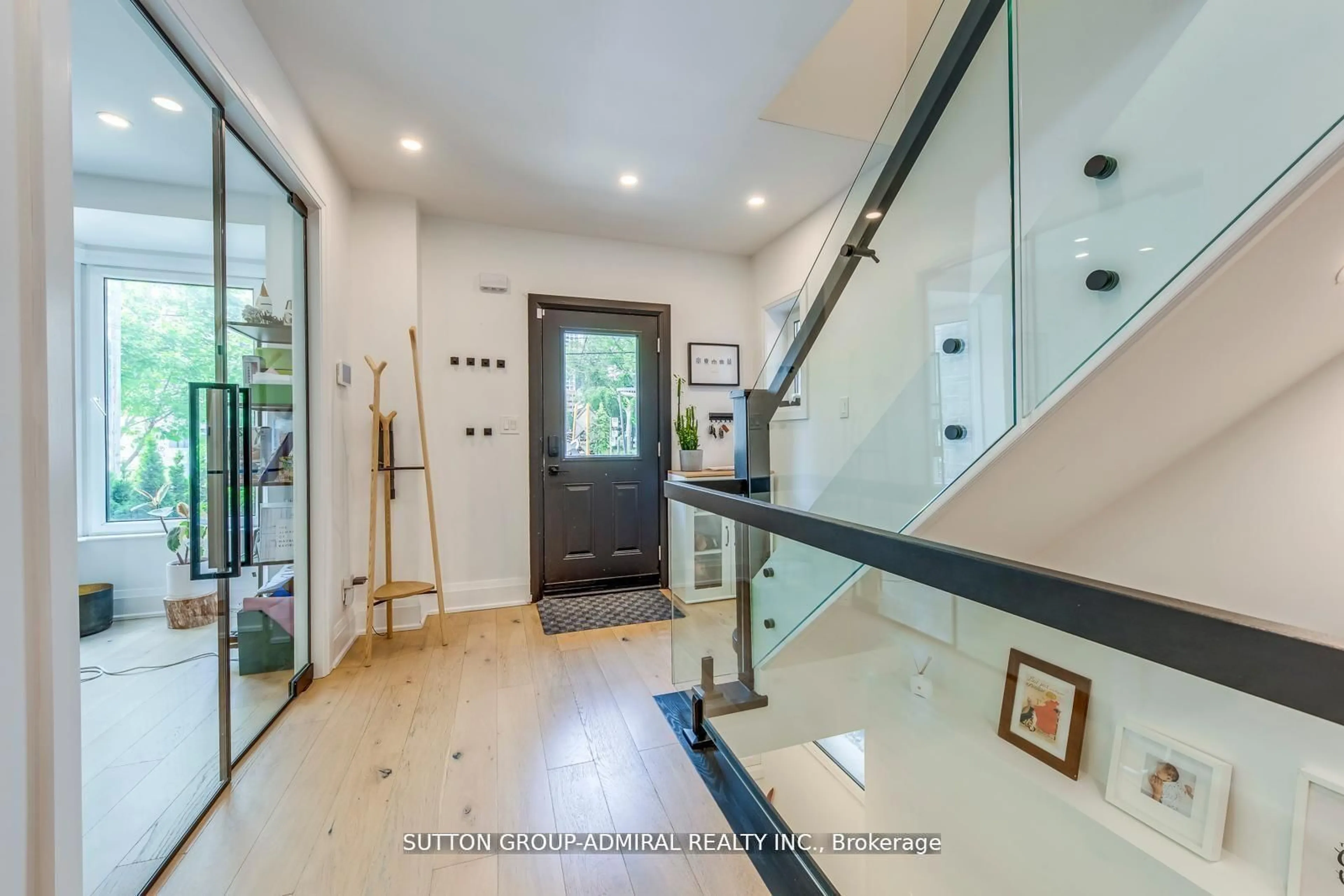 Indoor entryway for 93 Soudan Ave, Toronto Ontario M4S 1V5
