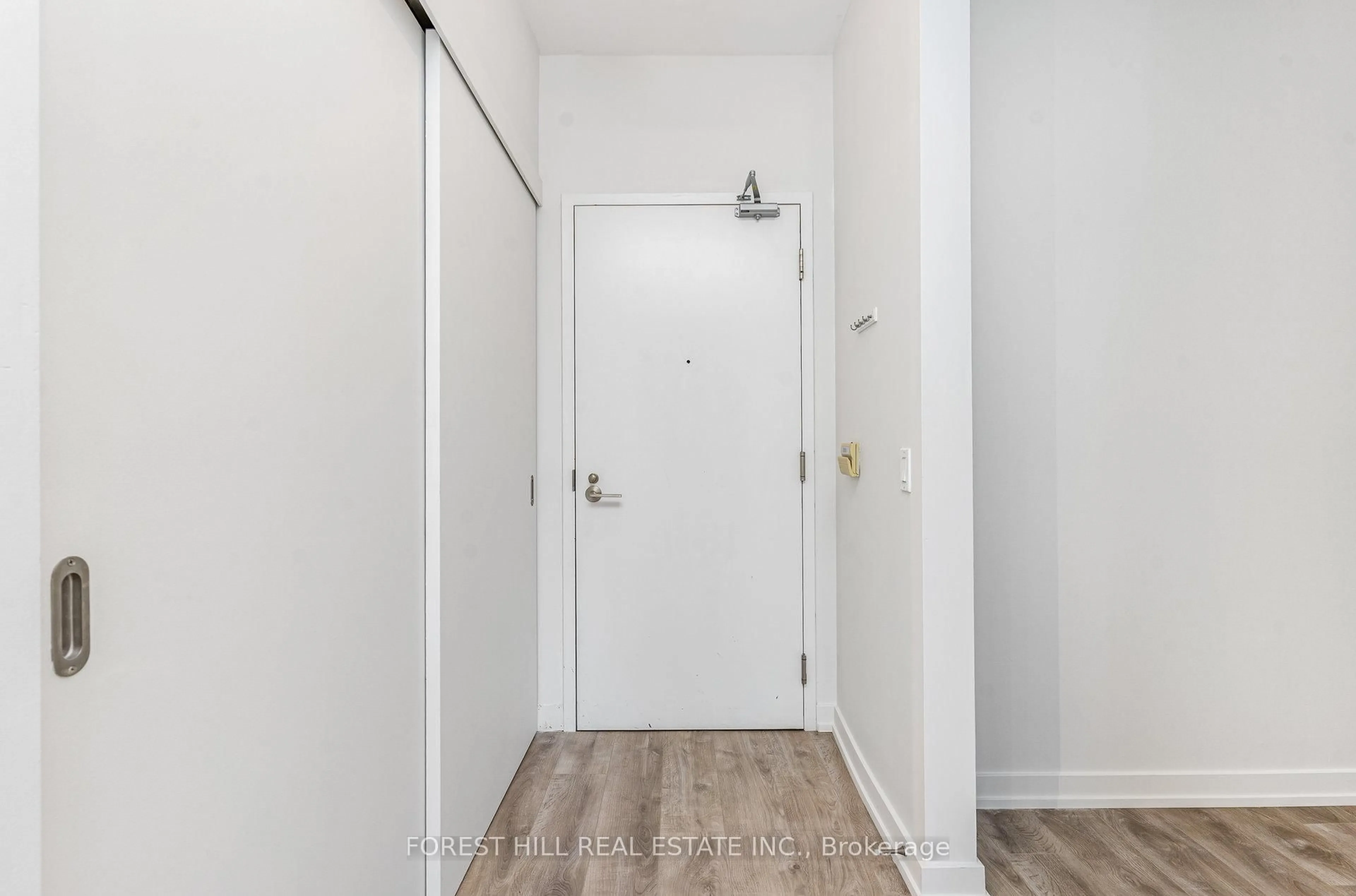 Indoor entryway for 1030 King St #1039, Toronto Ontario M6K 0B4