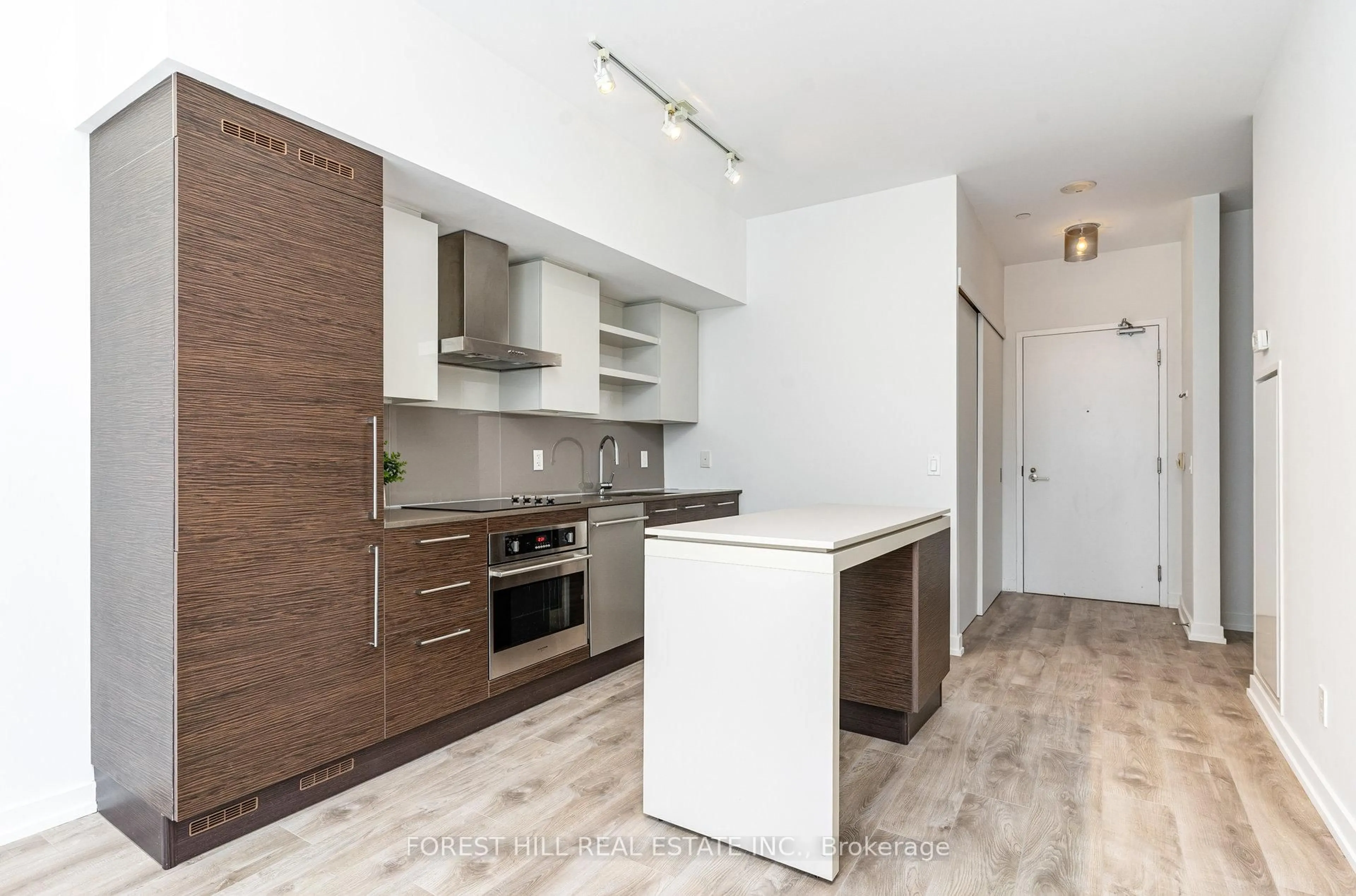 Standard kitchen, unknown for 1030 King St #1039, Toronto Ontario M6K 0B4