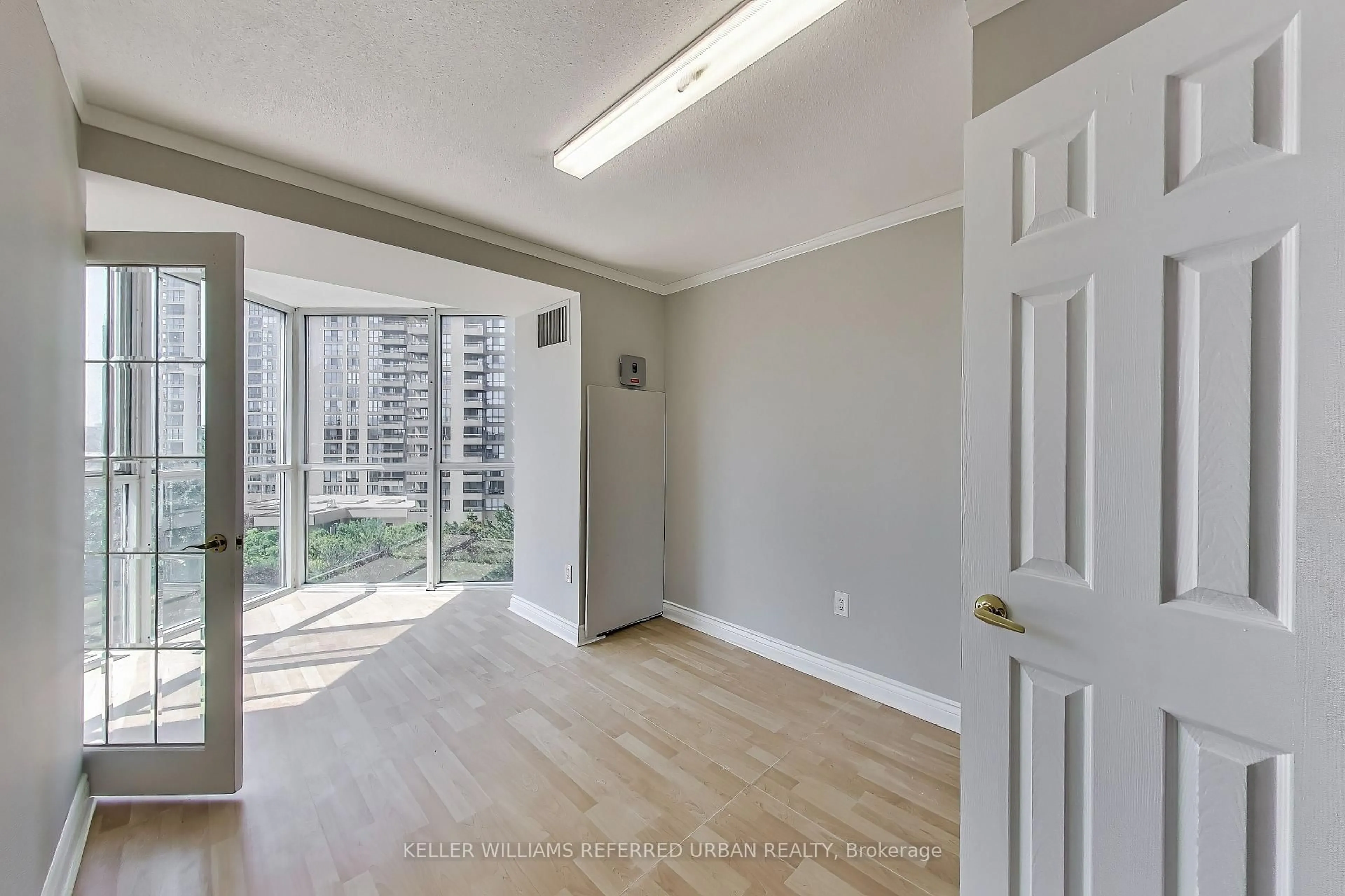 Indoor entryway for 5 Concorde Pl #502, Toronto Ontario M3C 3M8