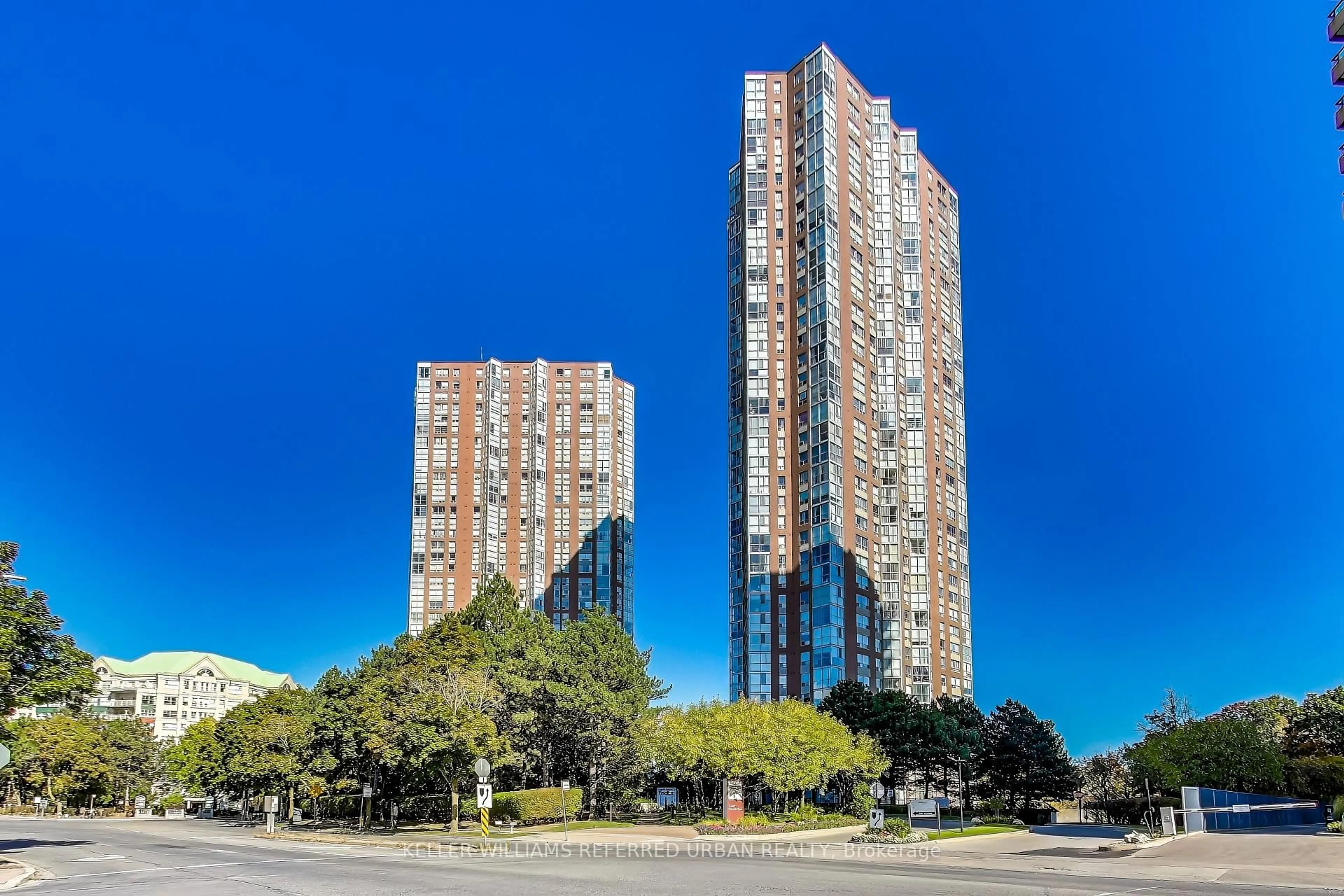 A pic from outside/outdoor area/front of a property/back of a property/a pic from drone, unknown for 5 Concorde Pl #502, Toronto Ontario M3C 3M8