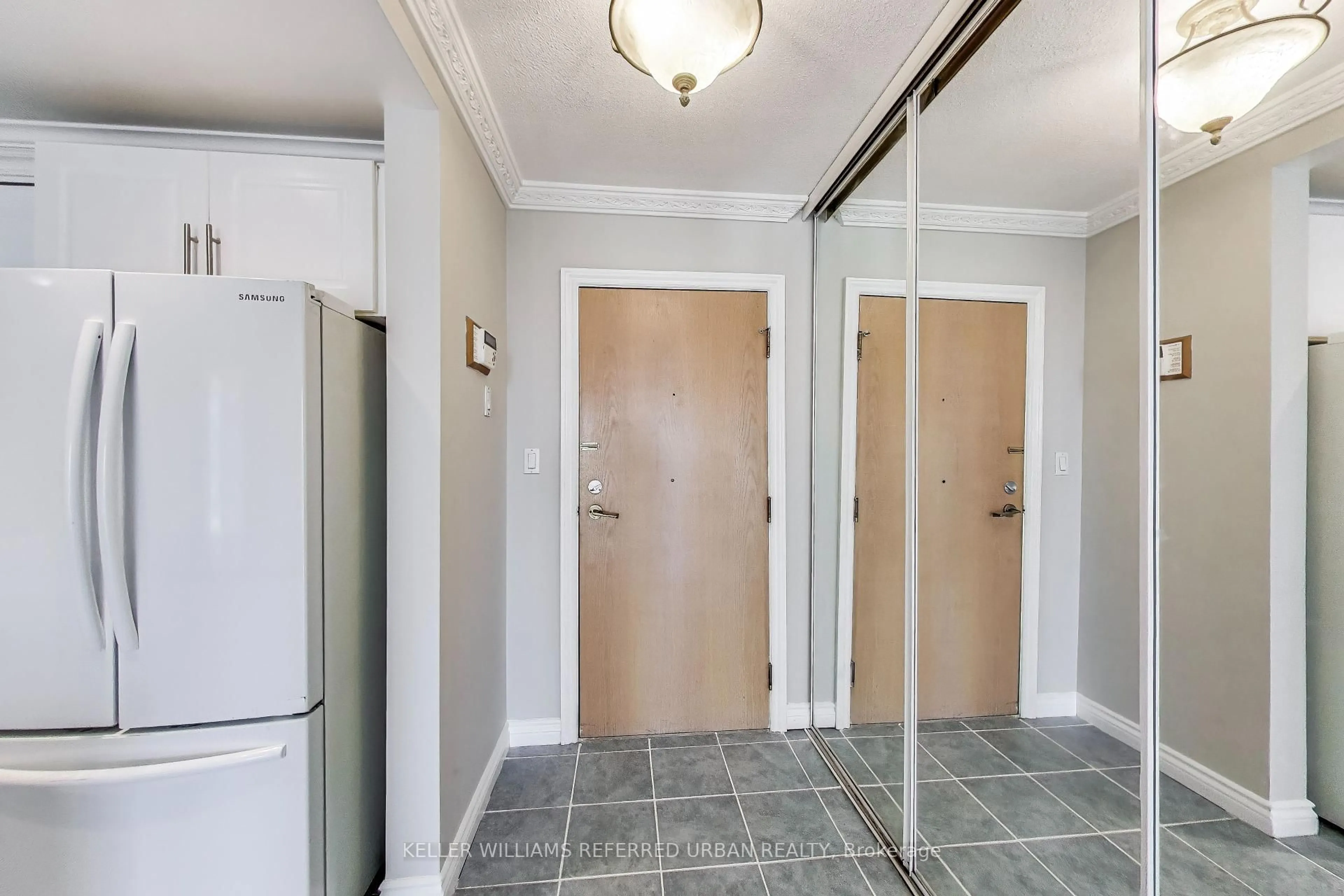 Indoor entryway for 5 Concorde Pl #502, Toronto Ontario M3C 3M8