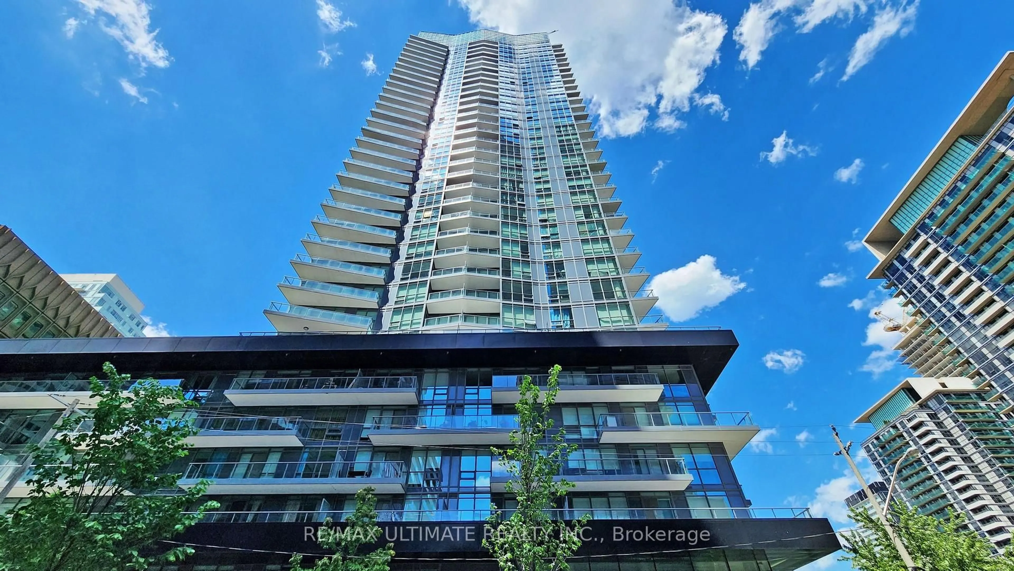 Indoor foyer for 18 SPRING GARDEN Ave #905, Toronto Ontario M2N 7M2