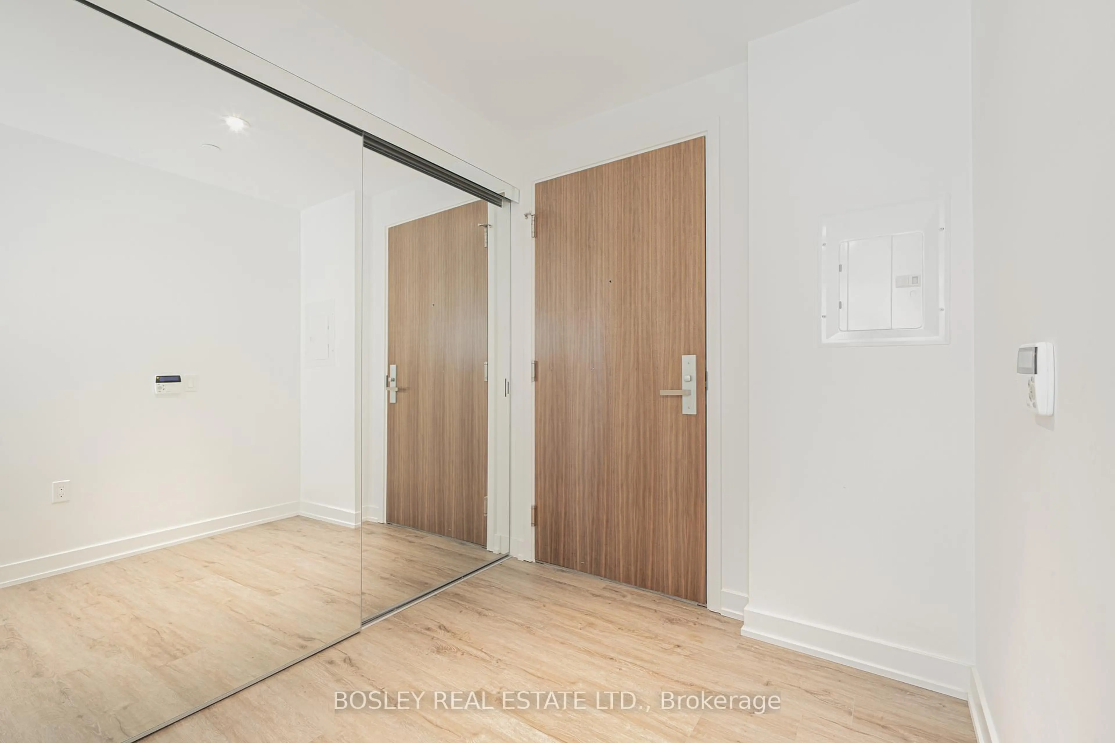 Indoor entryway for 15 Queens Quay #311, Toronto Ontario M5E 0A4