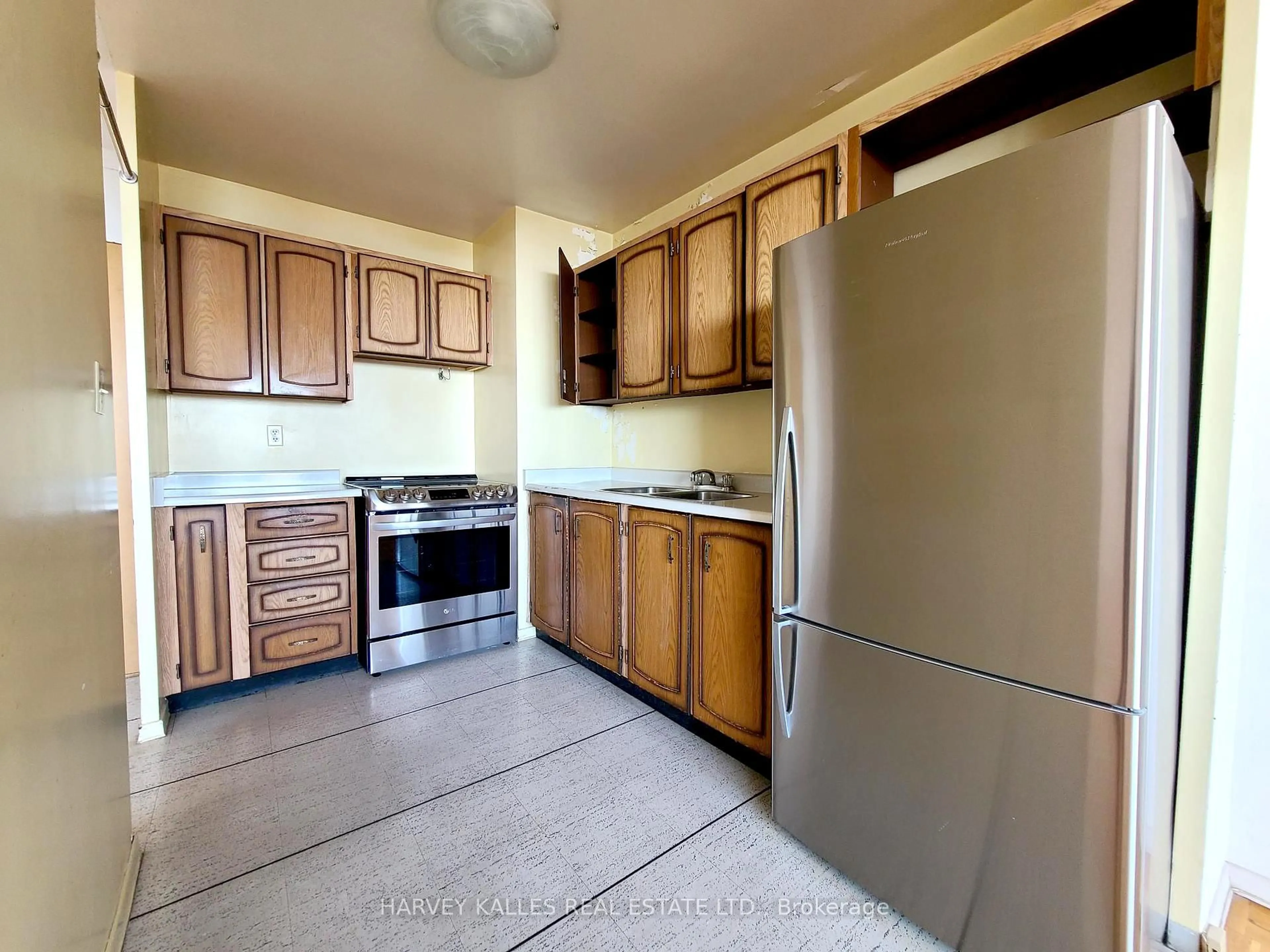 Standard kitchen, unknown for 40 Homewood Ave #2502, Toronto Ontario M4Y 2K2