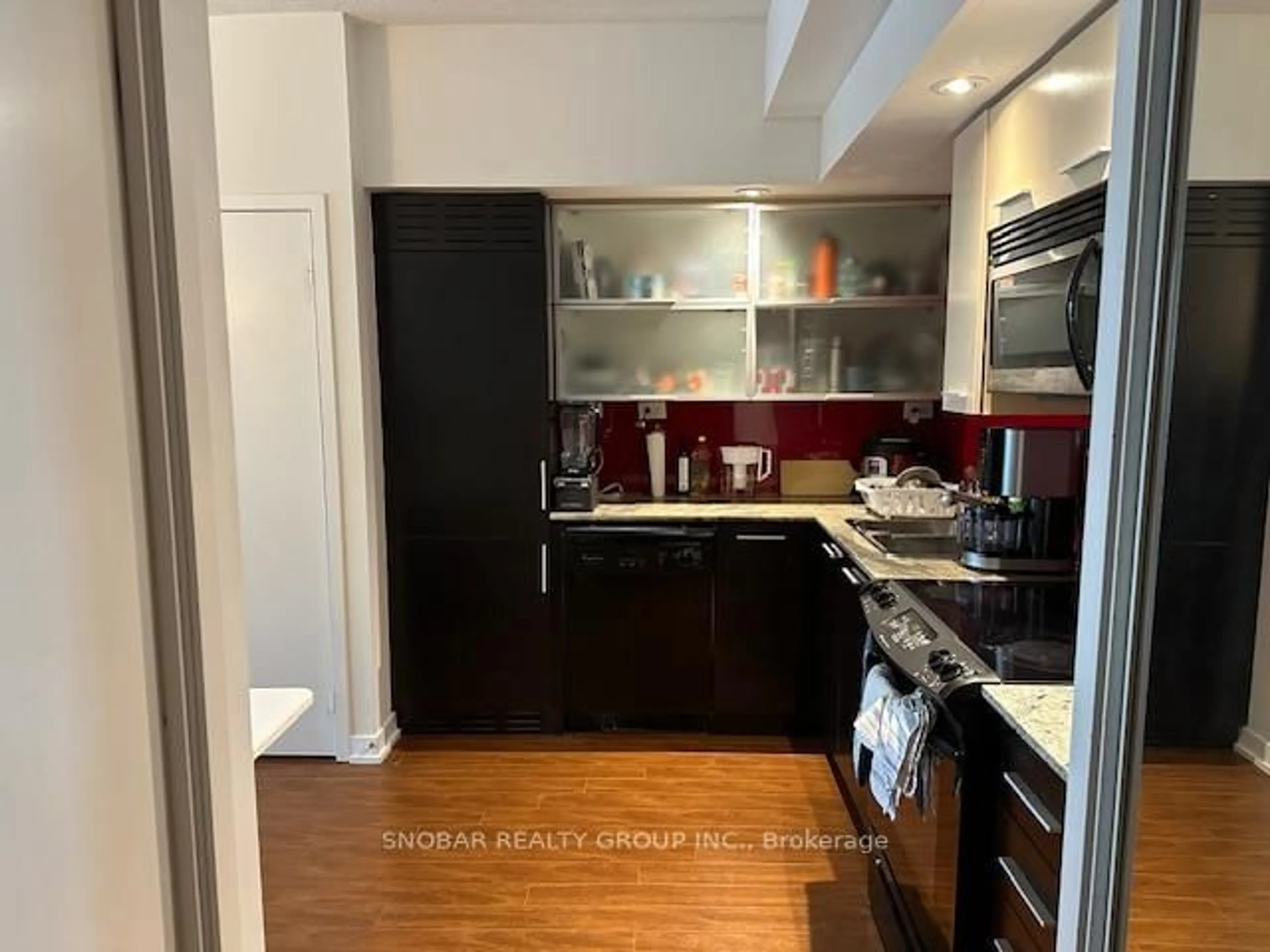 Standard kitchen, unknown for 8 Telegram Mews #905, Toronto Ontario M5V 3Z5