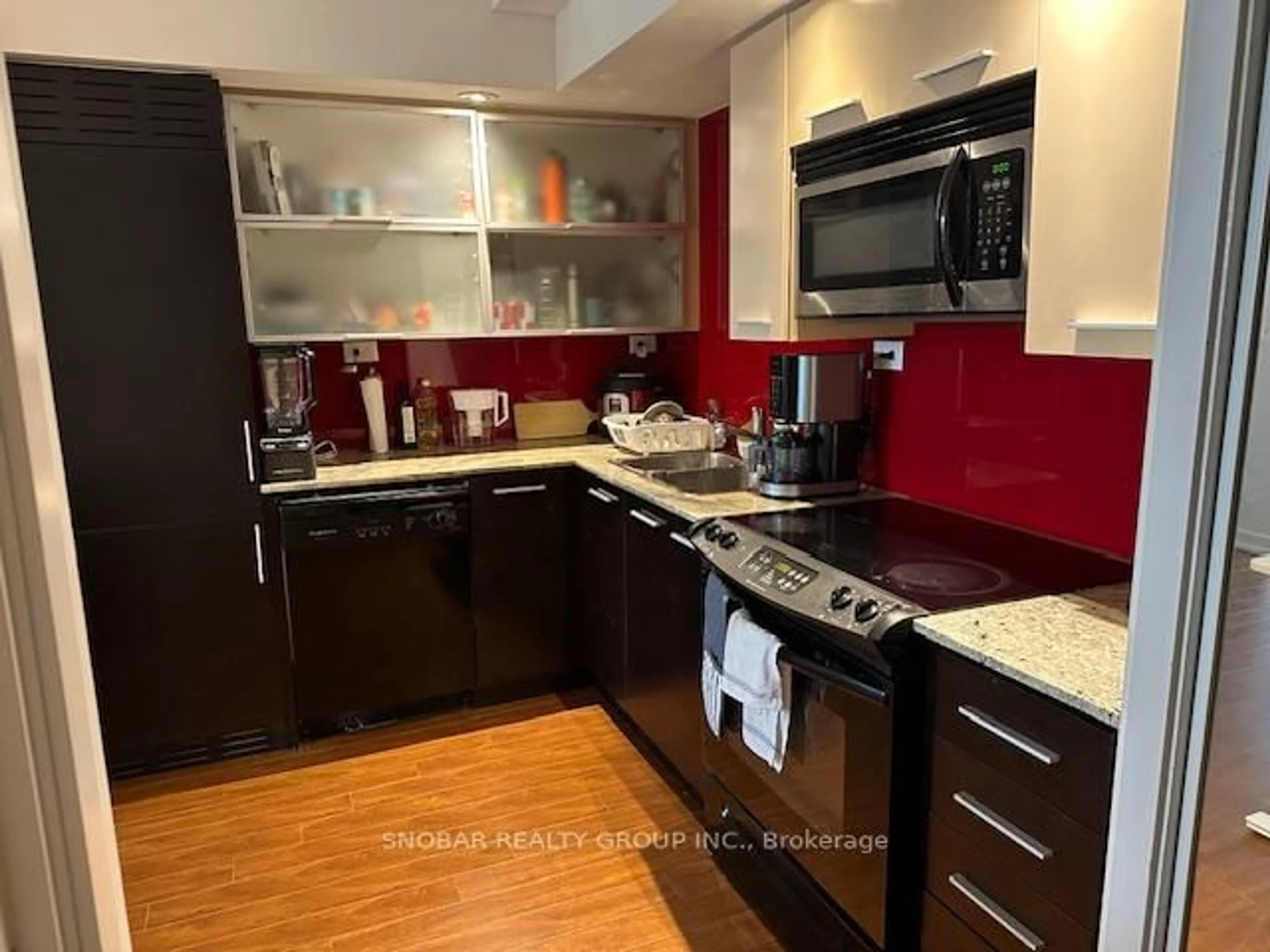 Standard kitchen, unknown for 8 Telegram Mews #905, Toronto Ontario M5V 3Z5