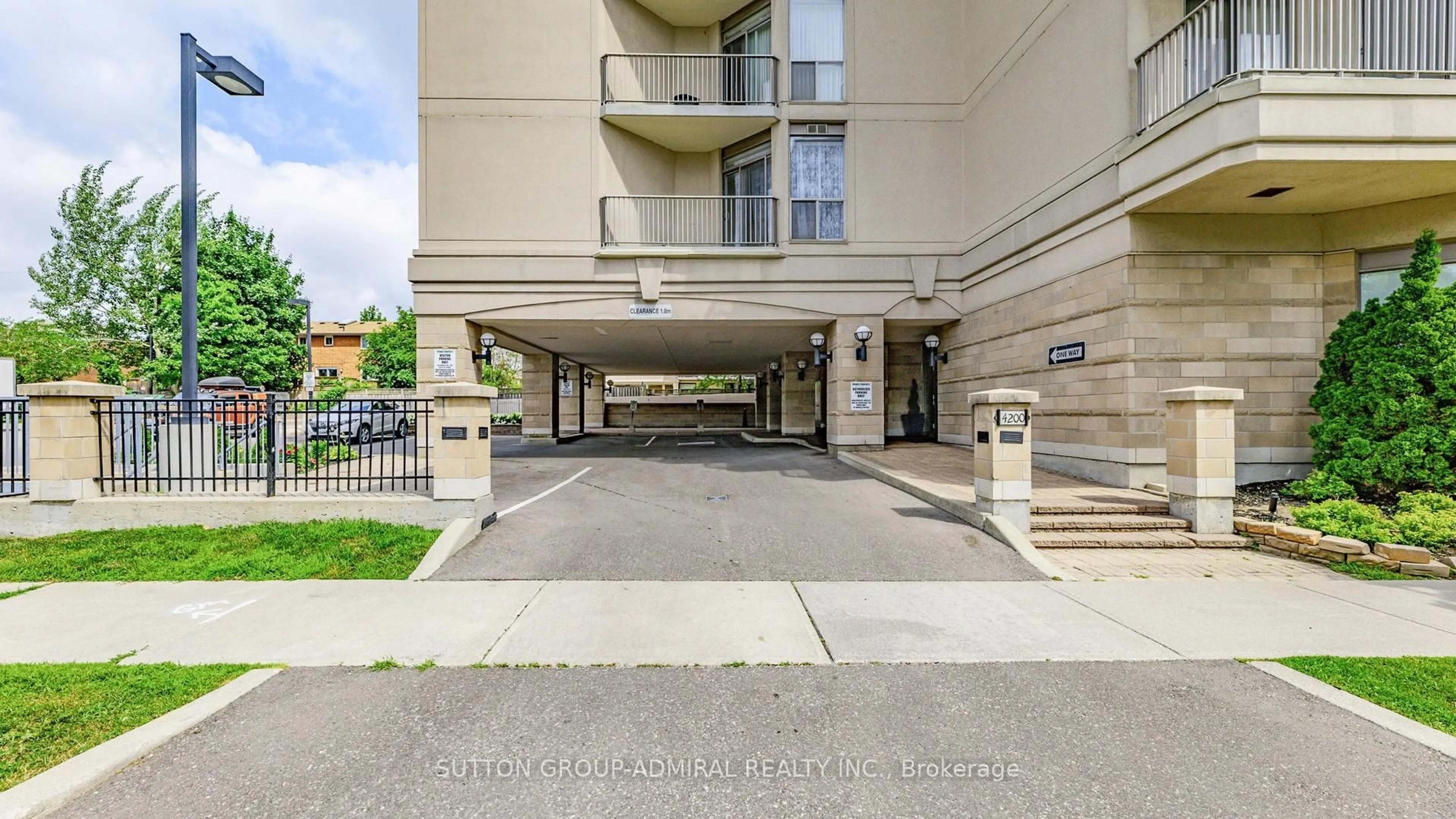 Unknown for 4200 Bathurst St #707, Toronto Ontario M3H 6C7