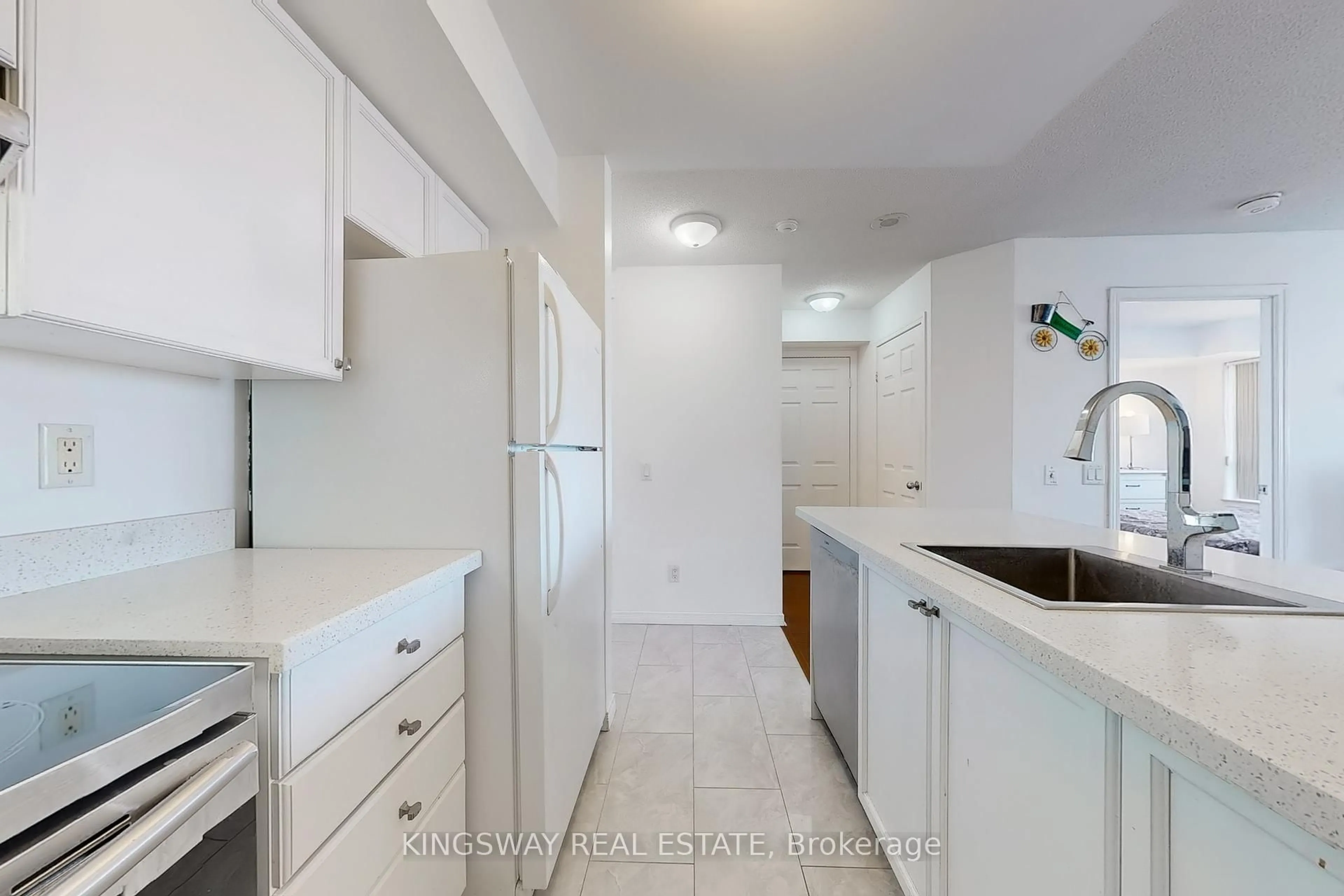 Standard kitchen, unknown for 155 Beecroft Rd #2007, Toronto Ontario M2N 7C6
