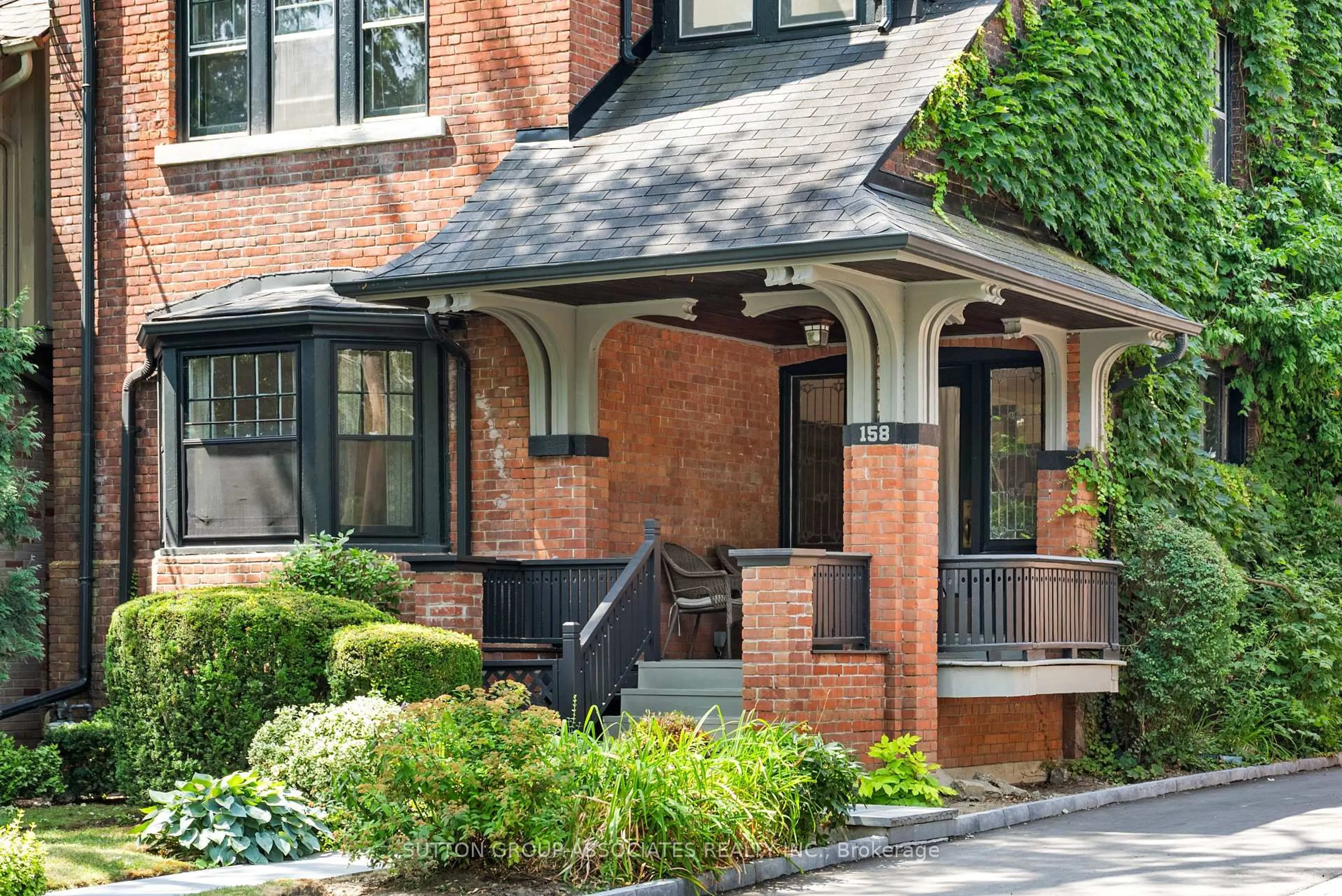 Home with brick exterior material, street for 158 Walmer Rd, Toronto Ontario M5R 2X9