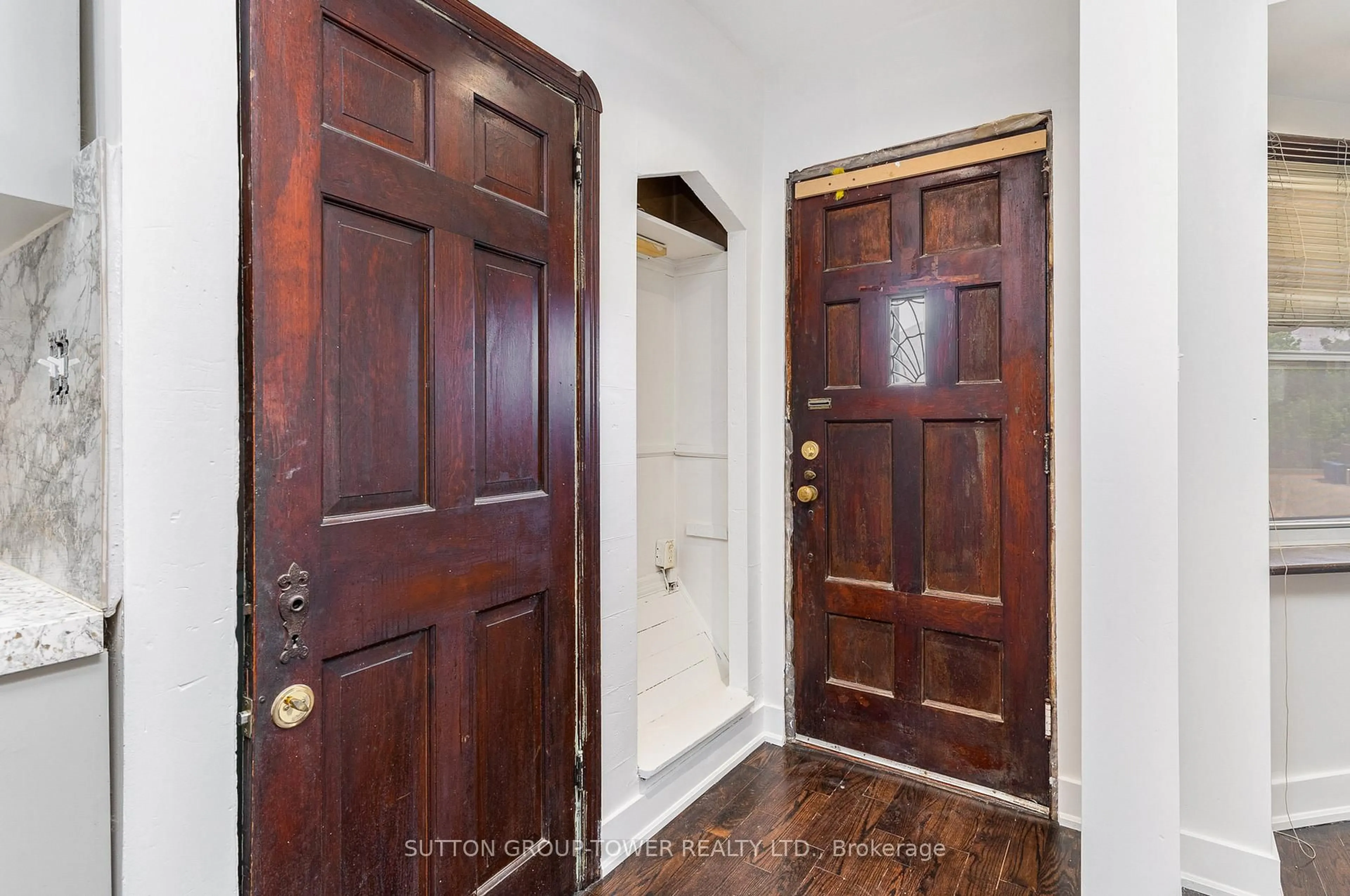 Indoor entryway for 598 Oakwood Ave, Toronto Ontario M6E 2X8