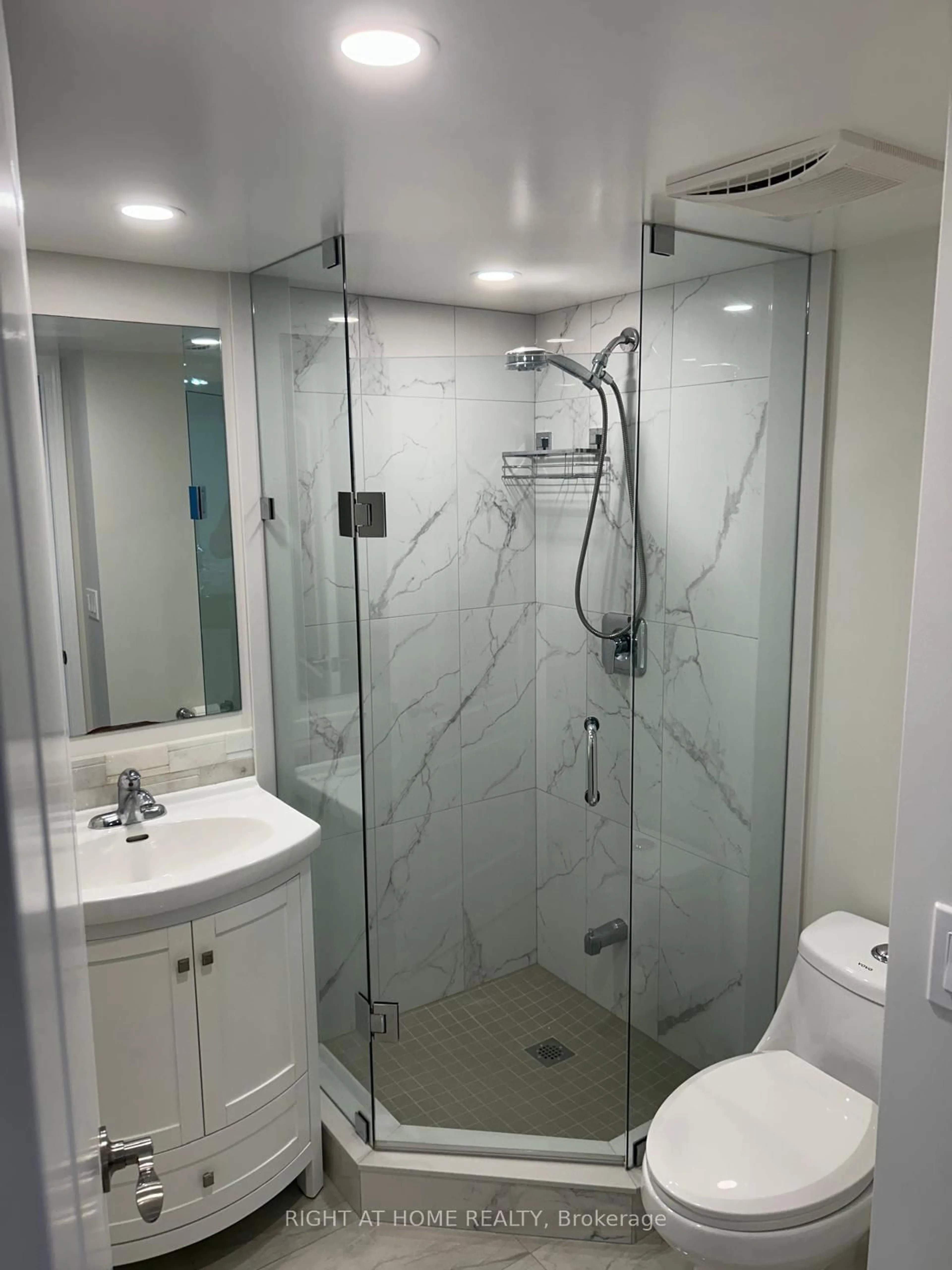Standard bathroom, ceramic/tile floor for 935 Sheppard Ave #310, Toronto Ontario M3H 2T7