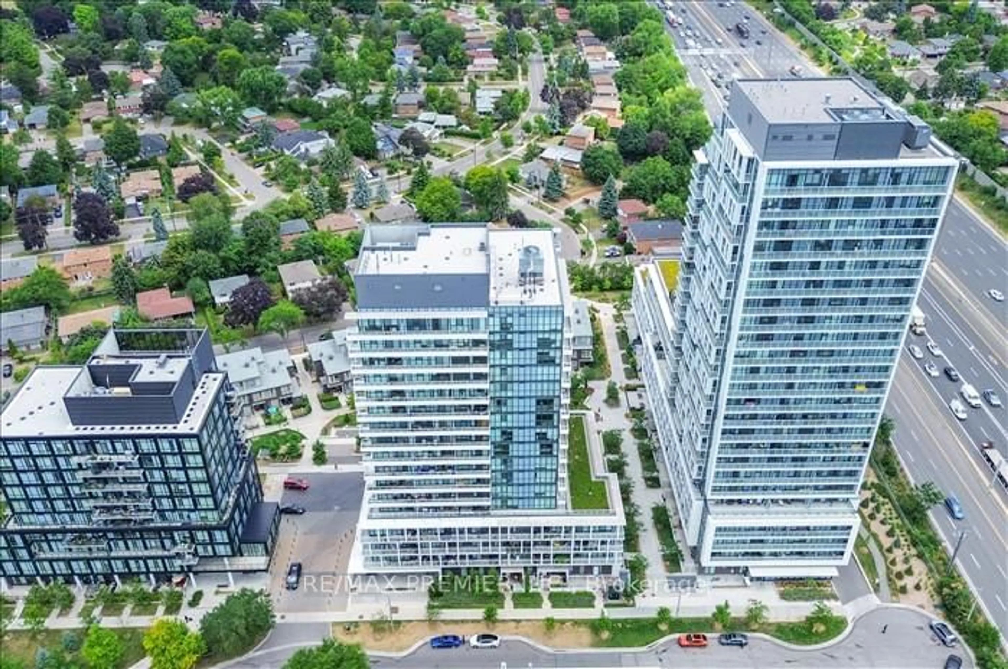 A pic from outside/outdoor area/front of a property/back of a property/a pic from drone, city buildings view from balcony for 180 Fairview Mall Dr, Toronto Ontario M2J 0G4