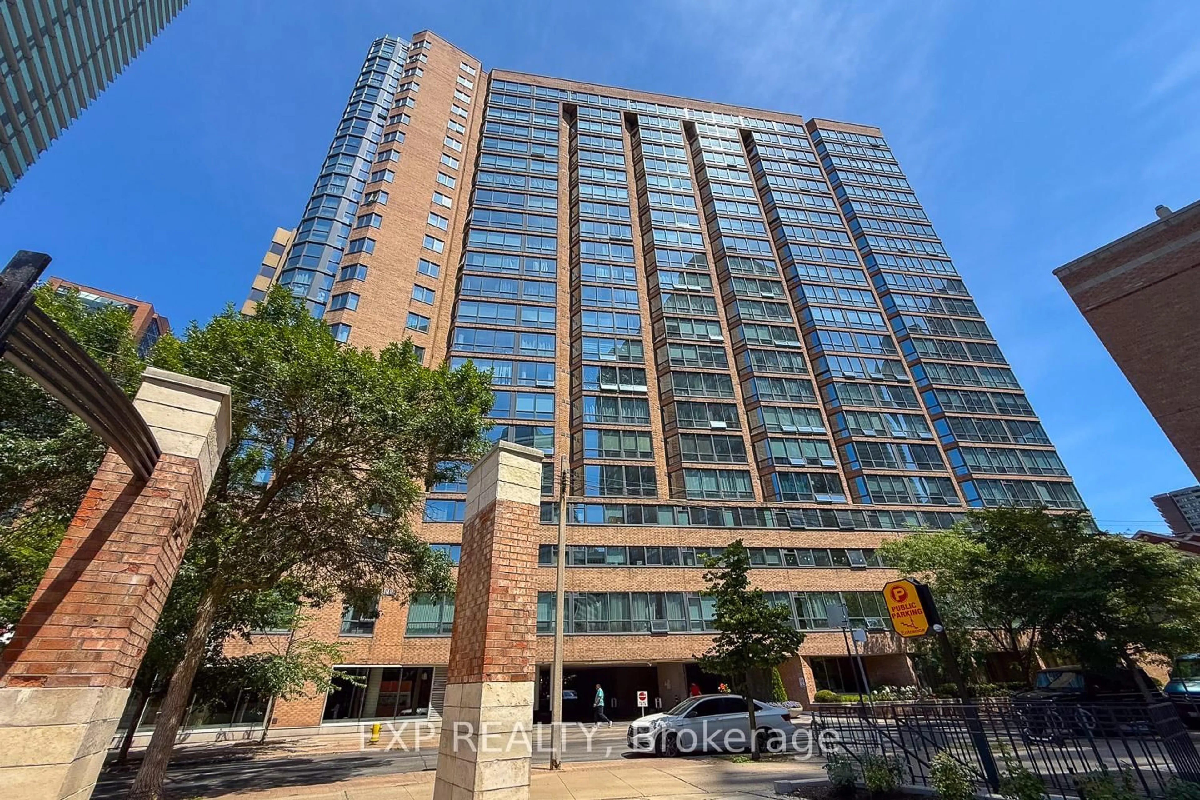 Indoor foyer for 1055 Bay St #1903, Toronto Ontario M5S 3A3