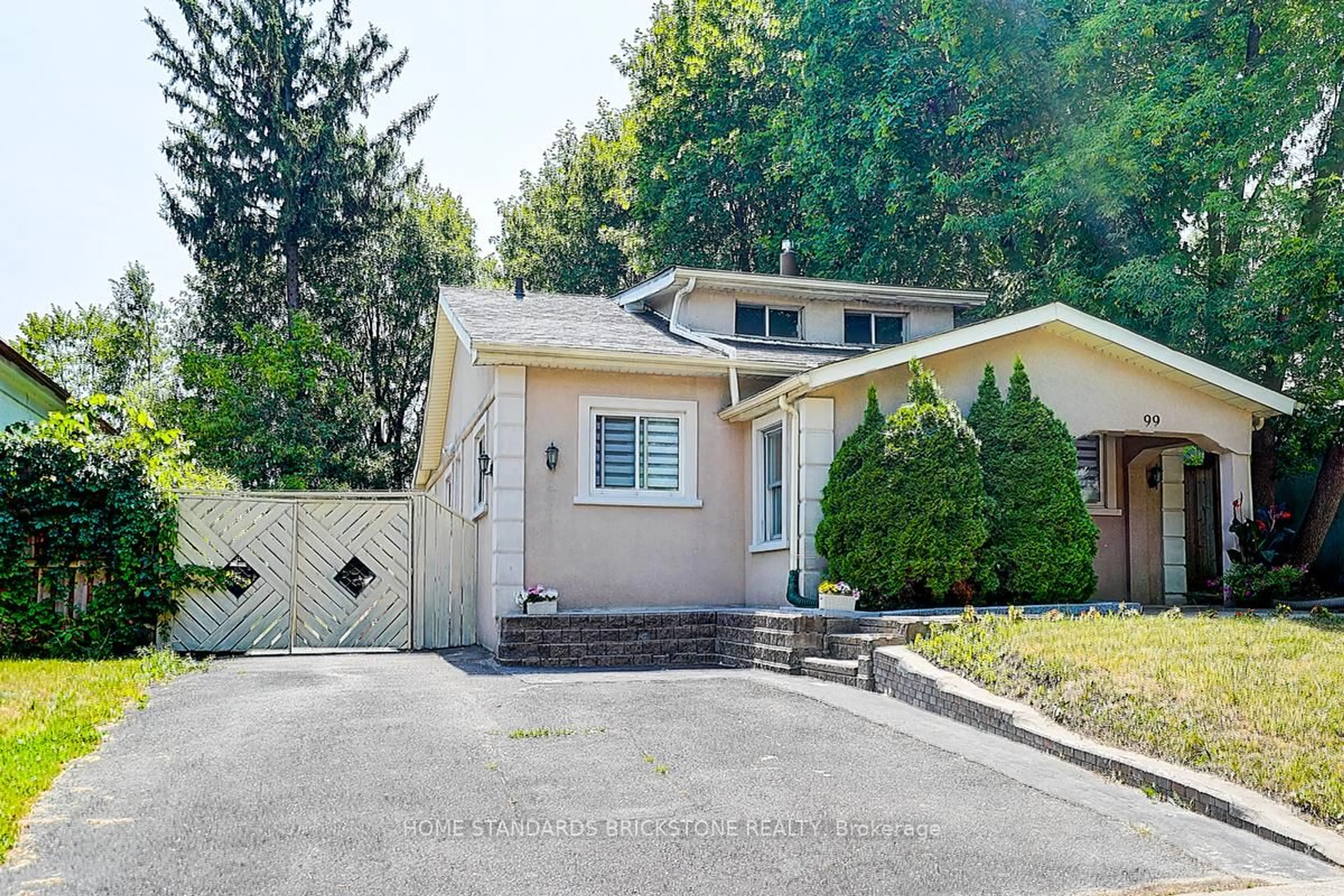 Home with vinyl exterior material, street for 99 Harlandale Ave, Toronto Ontario M2N 1P2