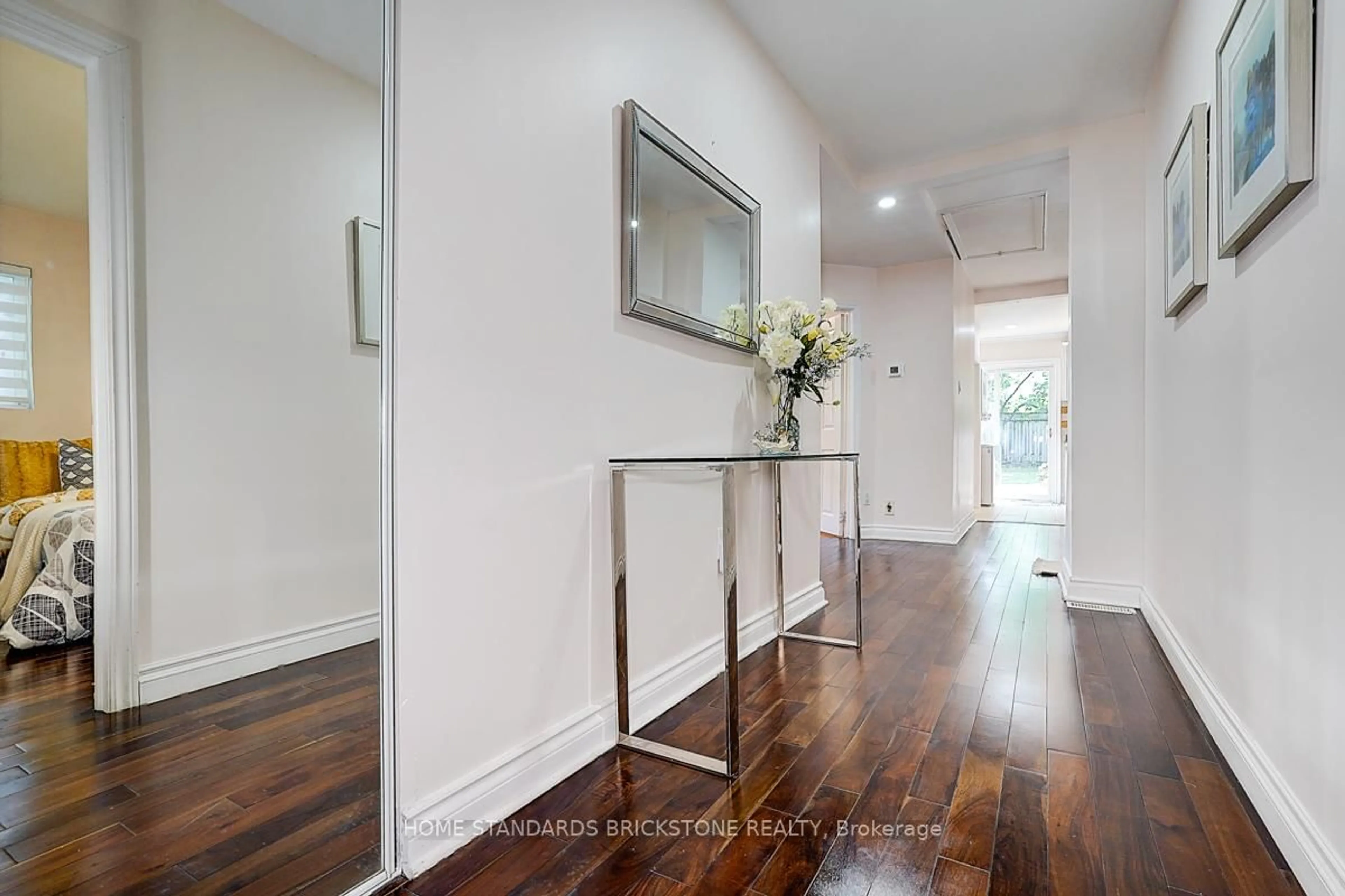 Indoor entryway for 99 Harlandale Ave, Toronto Ontario M2N 1P2