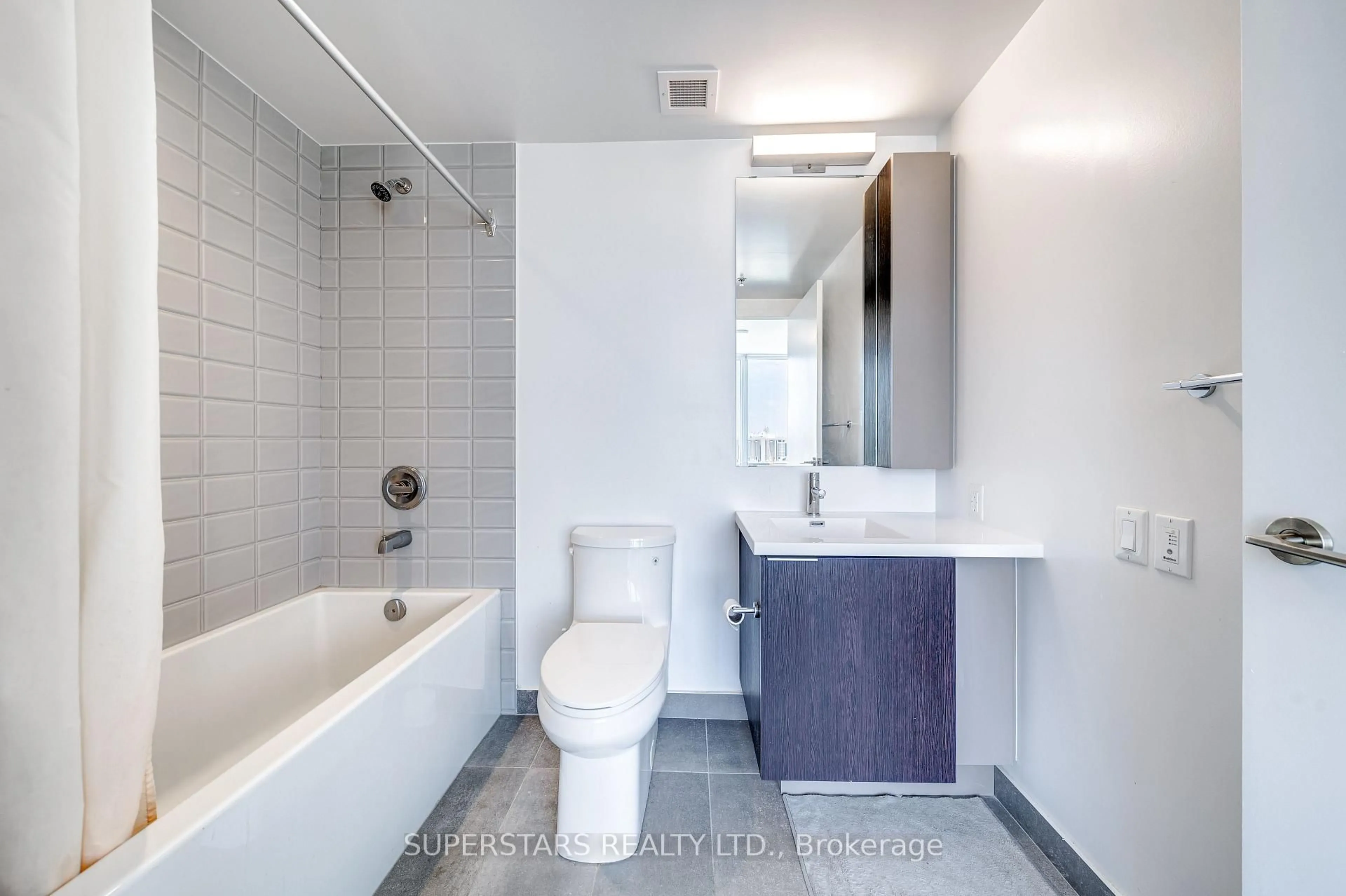 Standard bathroom, ceramic/tile floor for 203 College St #2004, Toronto Ontario M5T 1P9