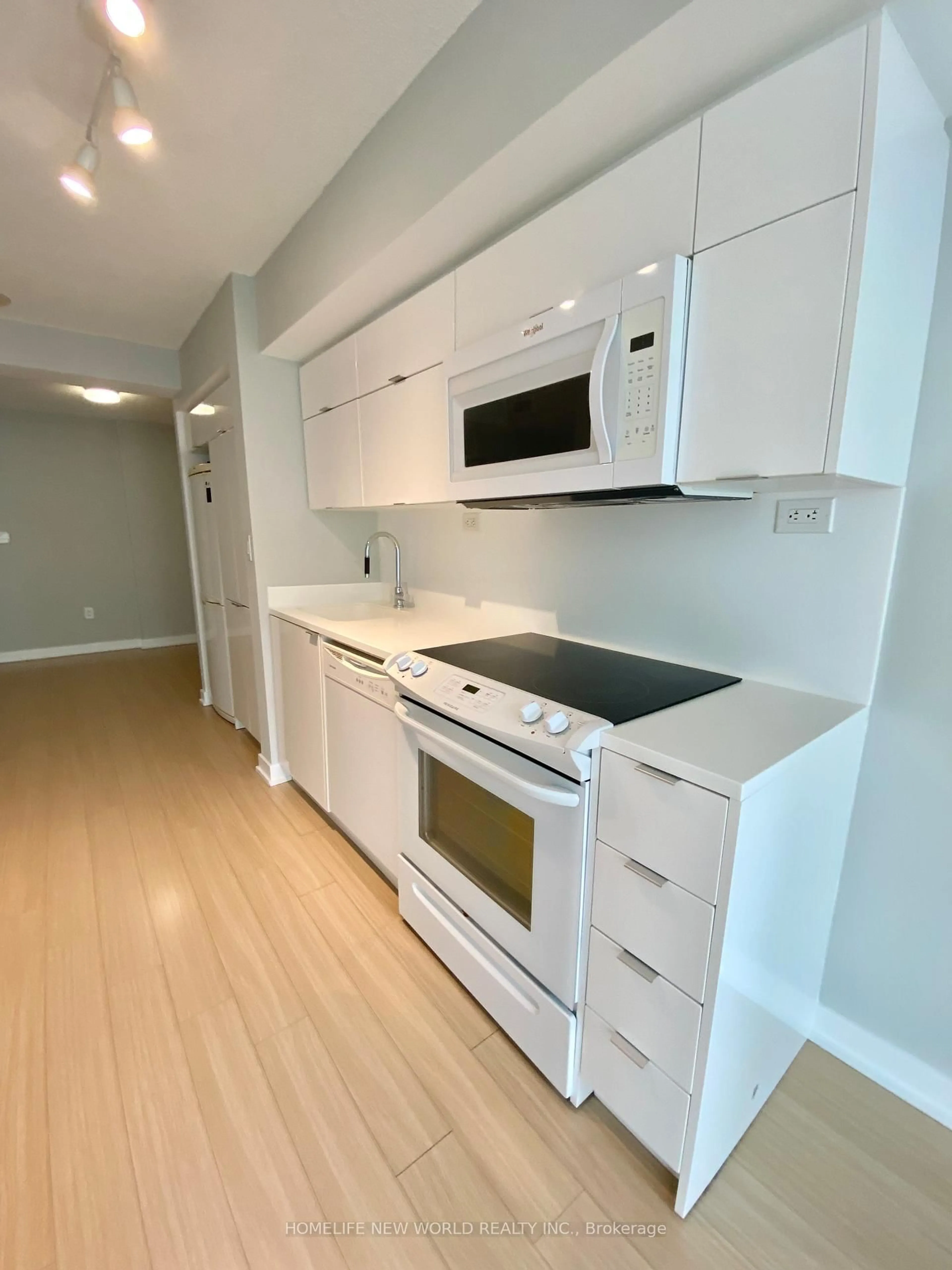 Standard kitchen, wood/laminate floor for 151 Dan Leckie Way #847, Toronto Ontario M5V 4B2