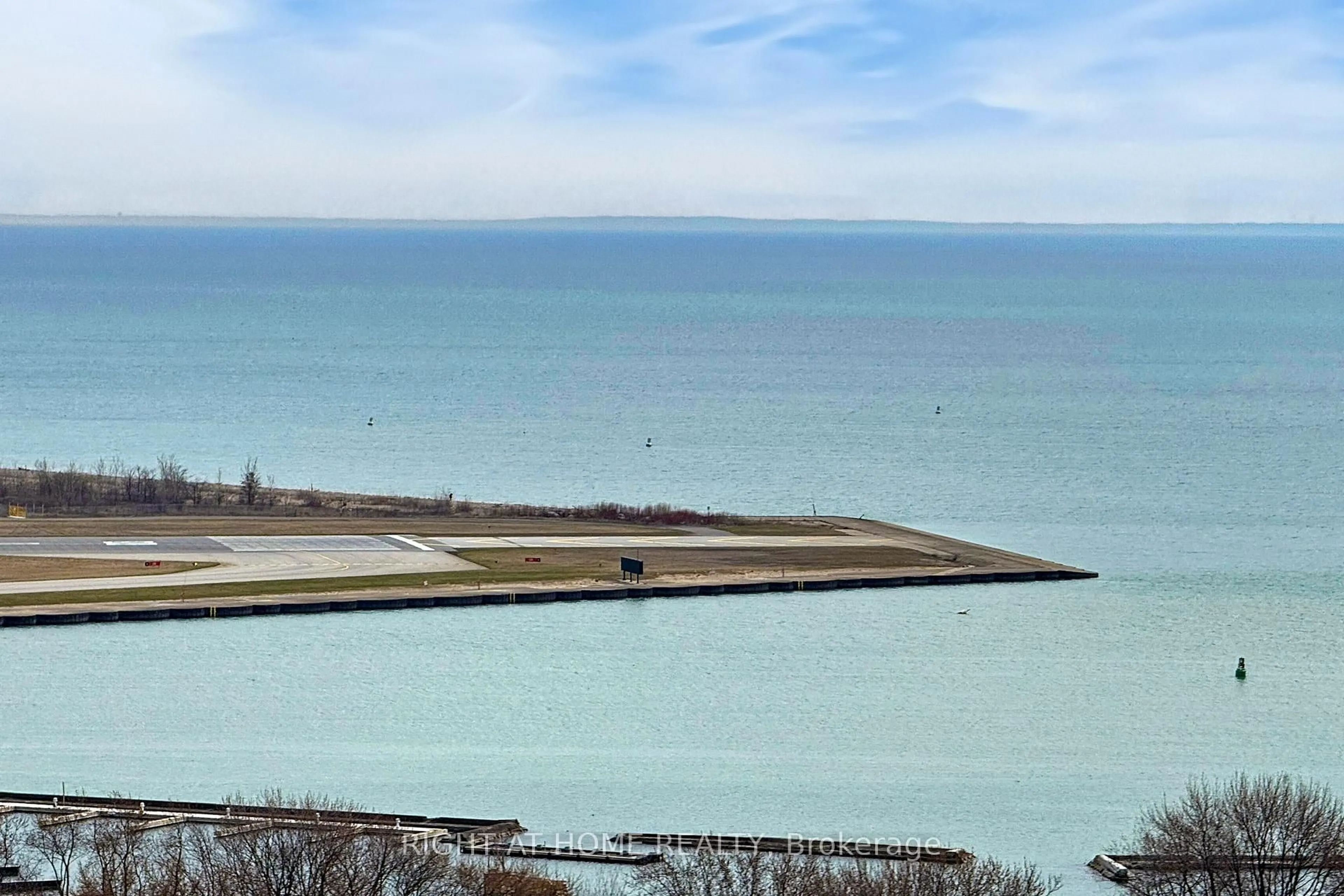 Blurry image for 219 Fort York Blvd #2205, Toronto Ontario M5V 1B1
