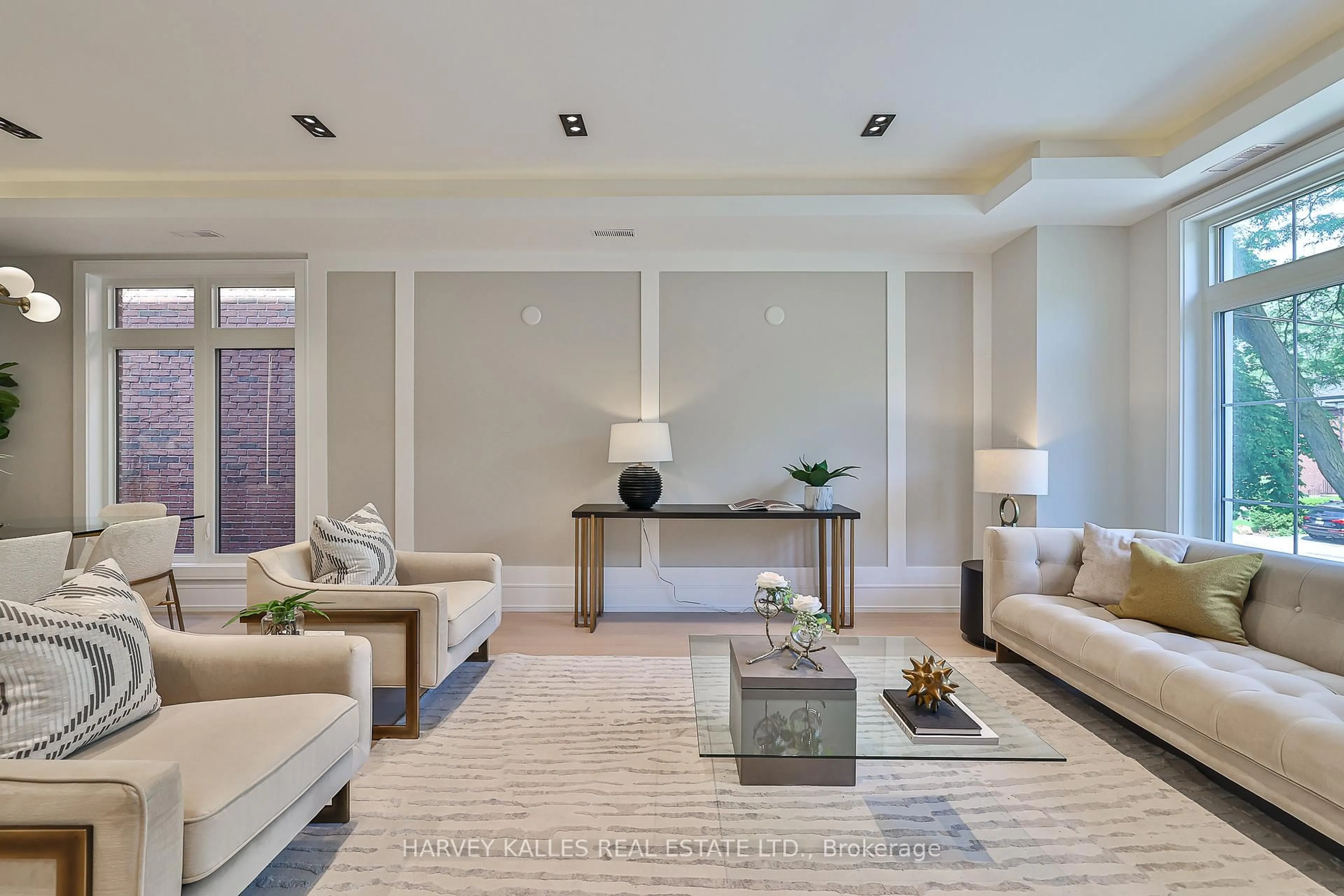 Living room with furniture, unknown for 105 Donlea Dr, Toronto Ontario M4G 2M6
