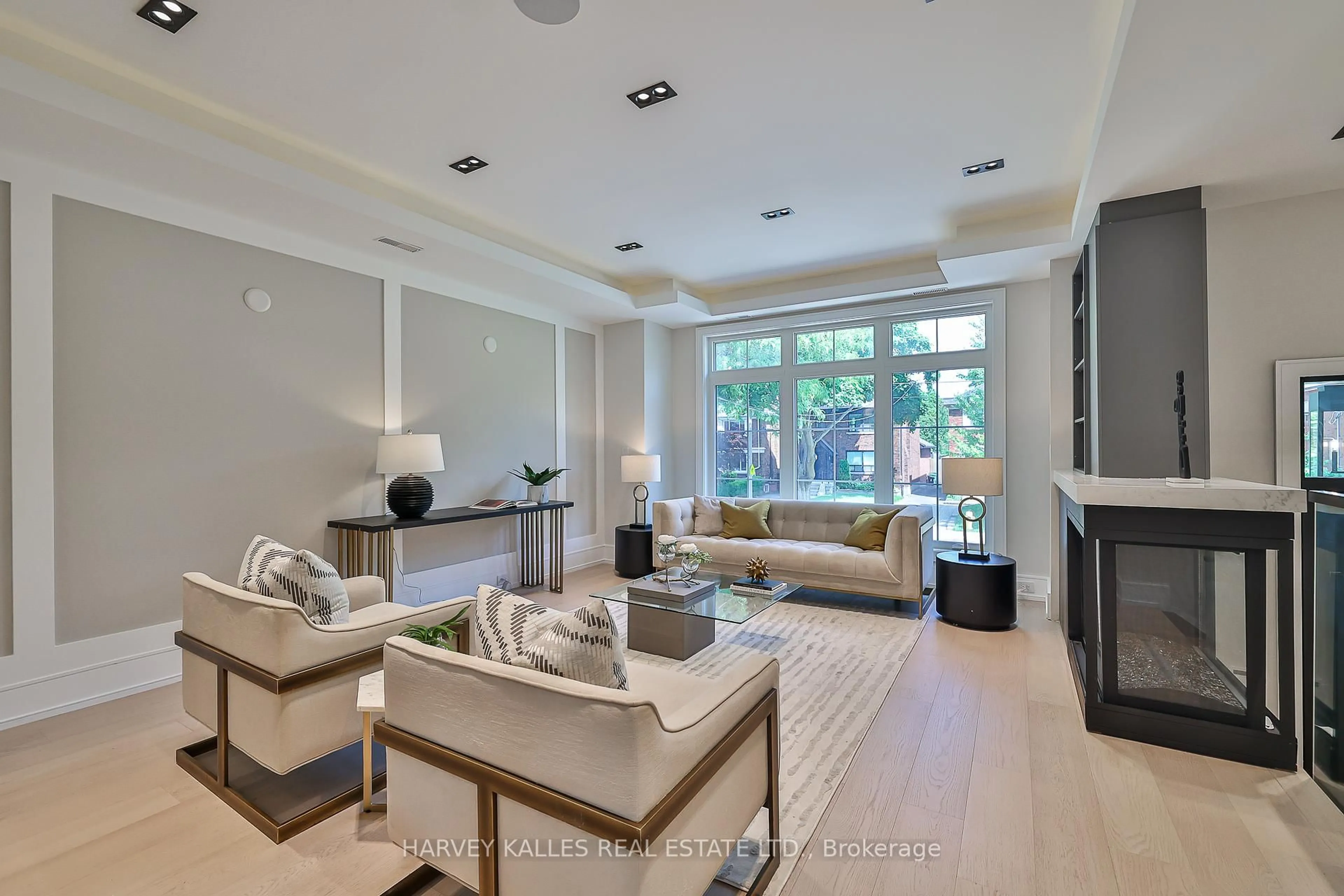 Living room with furniture, unknown for 105 Donlea Dr, Toronto Ontario M4G 2M6