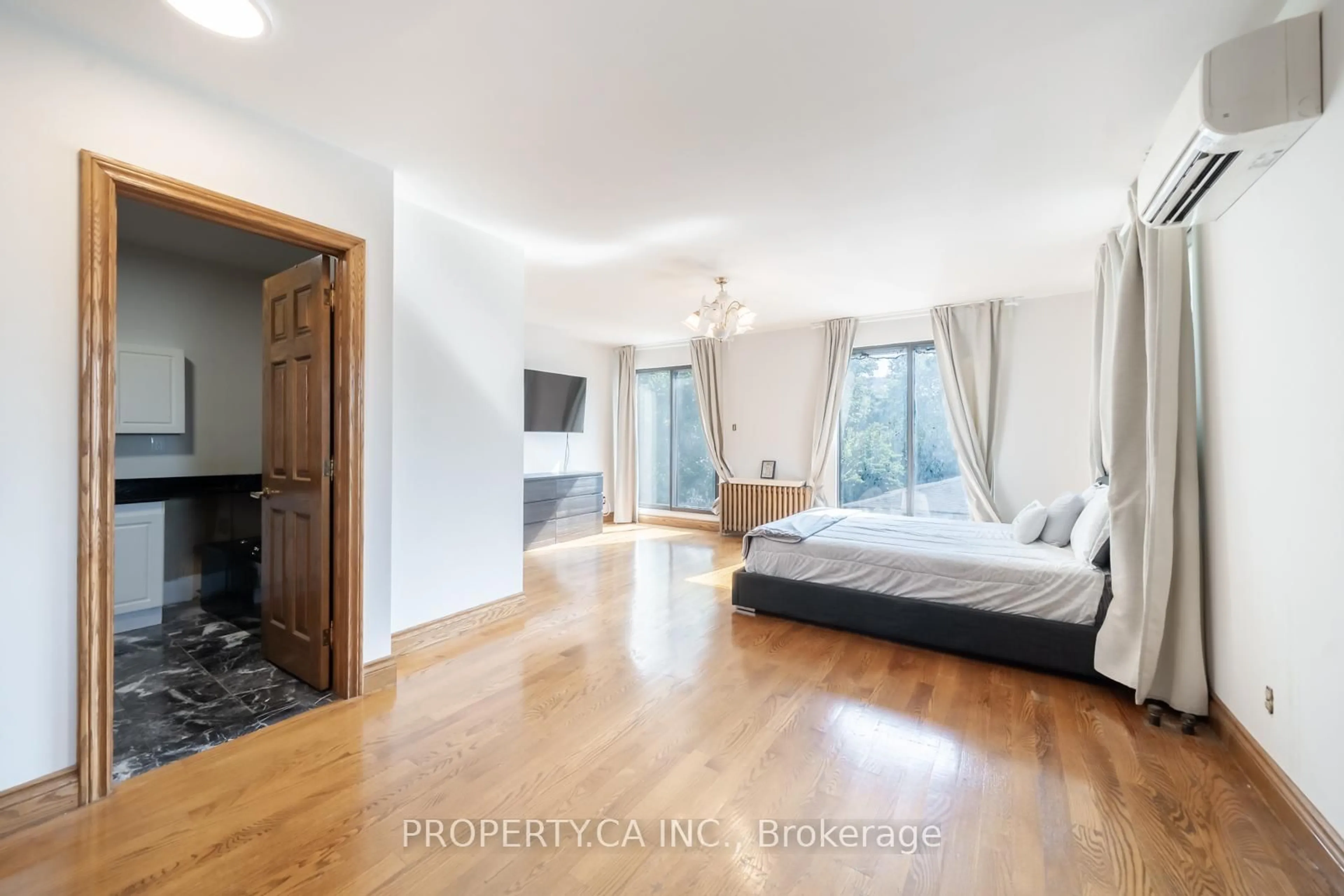 A pic of a room for 35 Pinewood Ave, Toronto Ontario M6C 2V2
