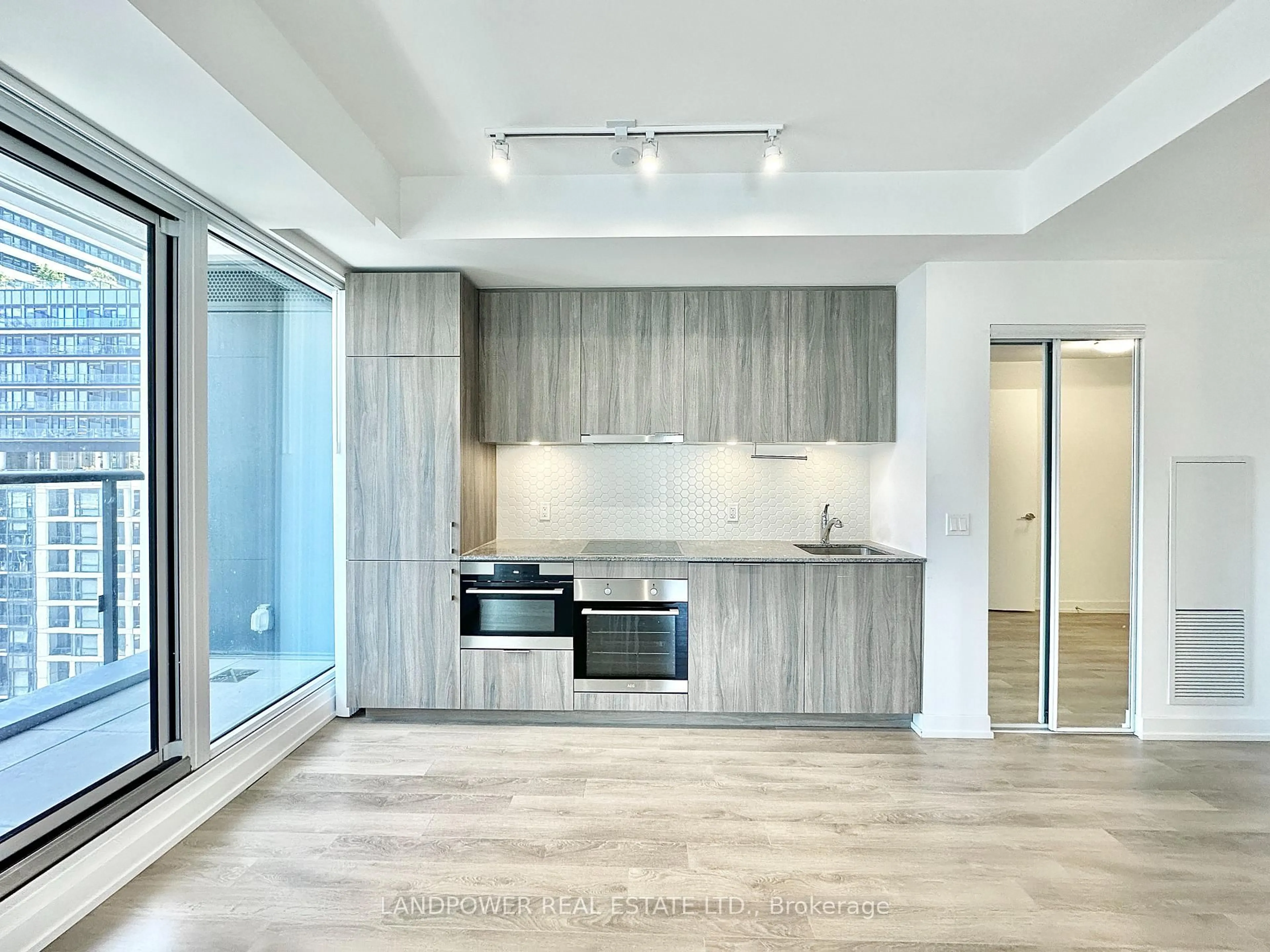Open concept kitchen, unknown for 158 Front St #1112, Toronto Ontario M5A 0K9