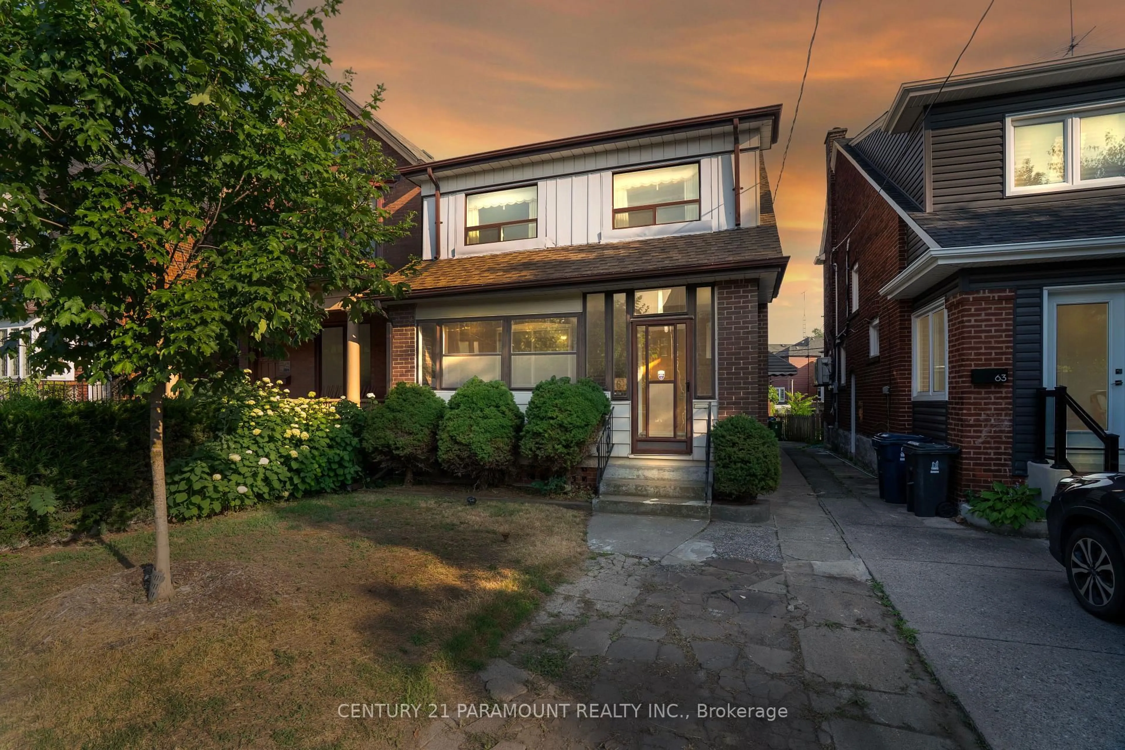A pic from outside/outdoor area/front of a property/back of a property/a pic from drone, street for 61 St Annes Rd, Toronto Ontario M6J 2C4