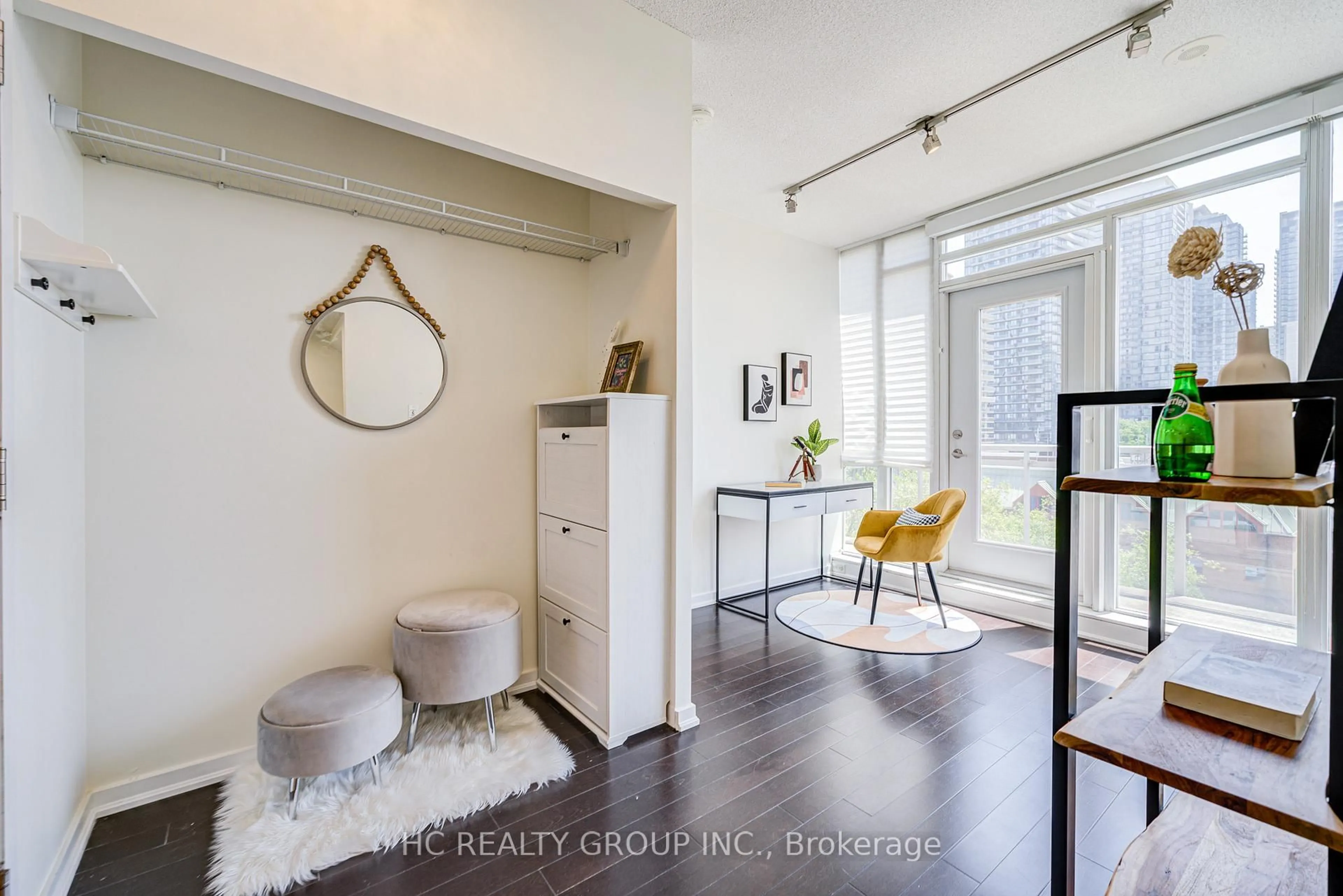 Indoor entryway for 30 Canterbury Pl #503, Toronto Ontario M2N 0B9
