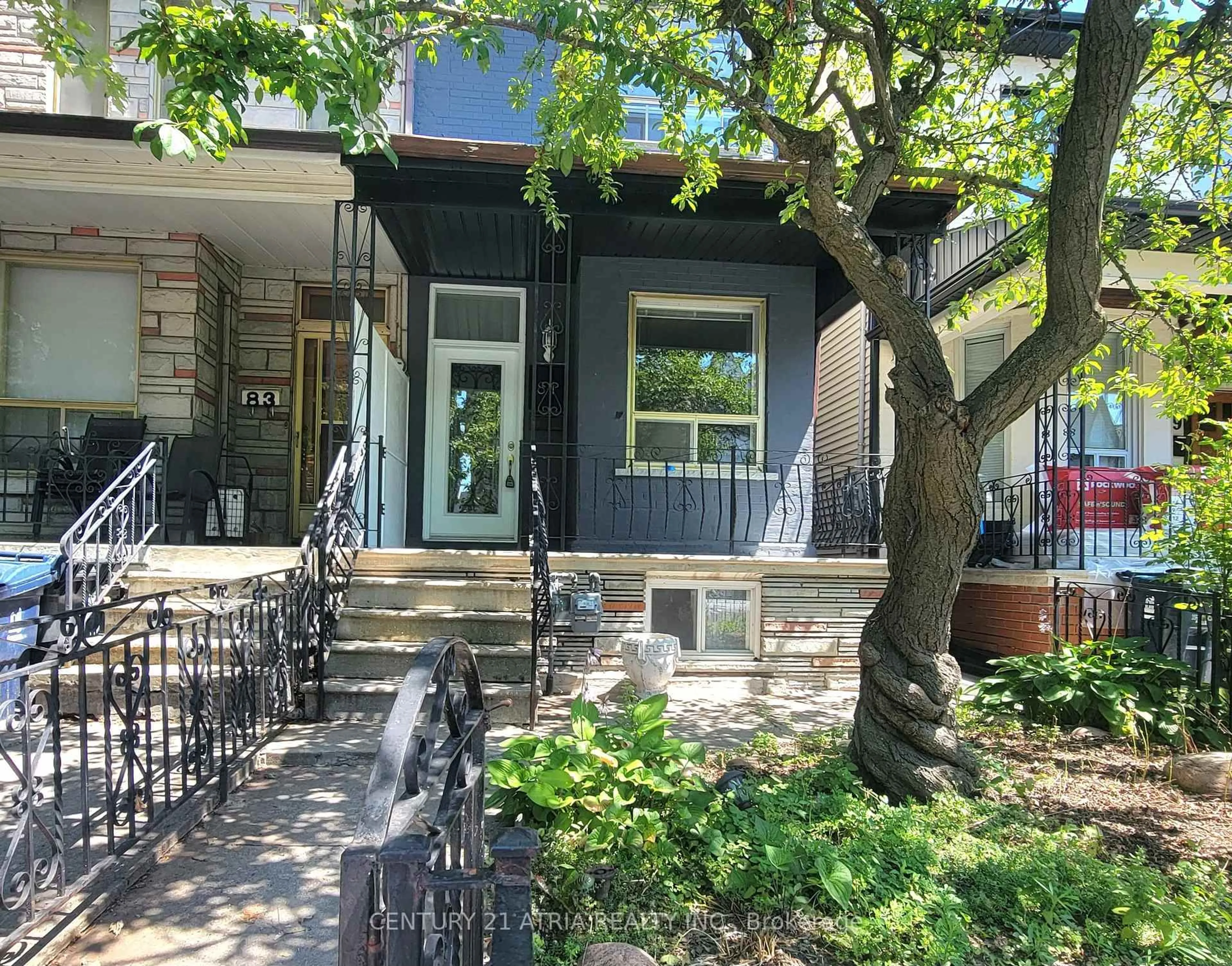 Patio, street for 81 Montrose Ave, Toronto Ontario M6J 2T6