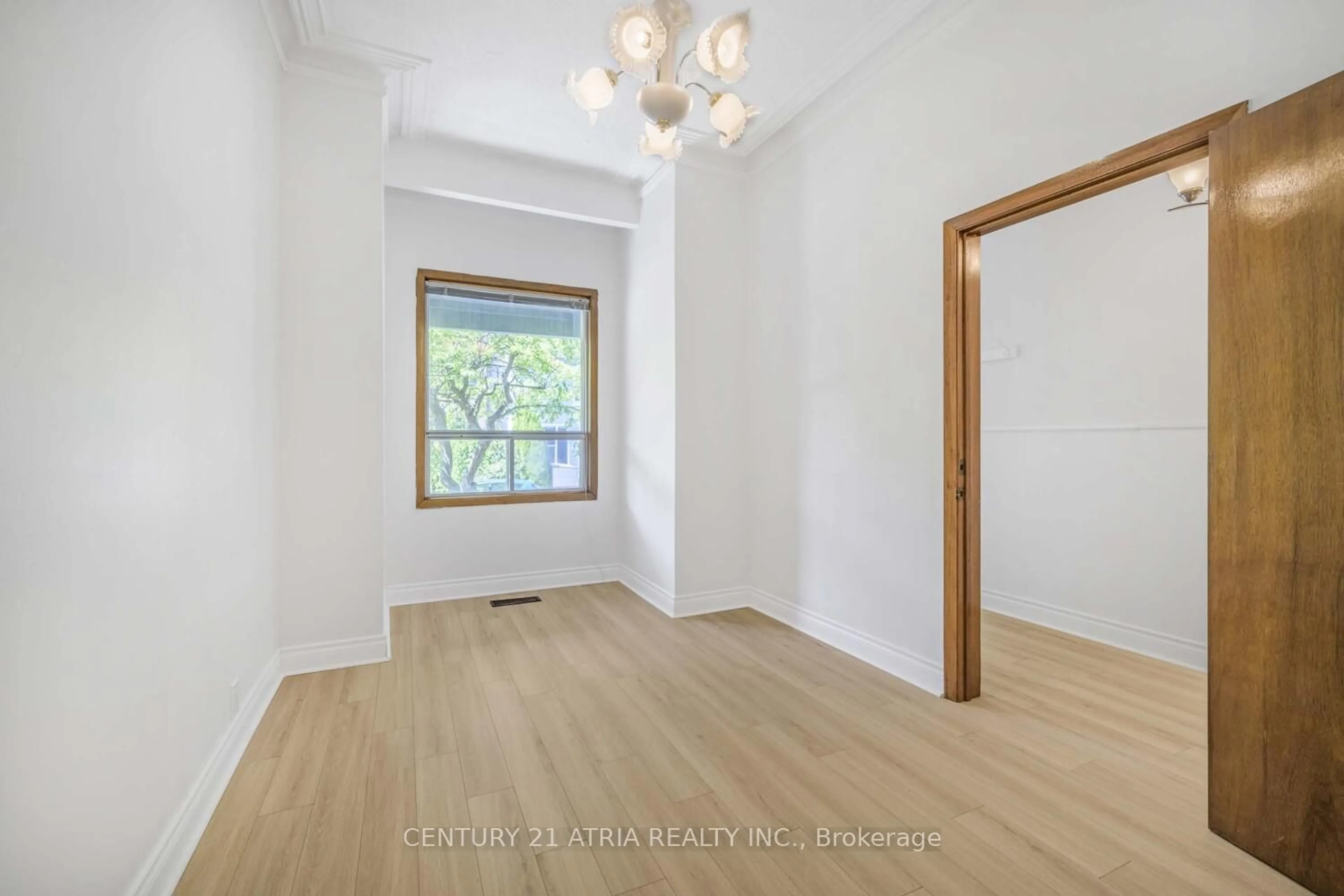 A pic of a room for 81 Montrose Ave, Toronto Ontario M6J 2T6