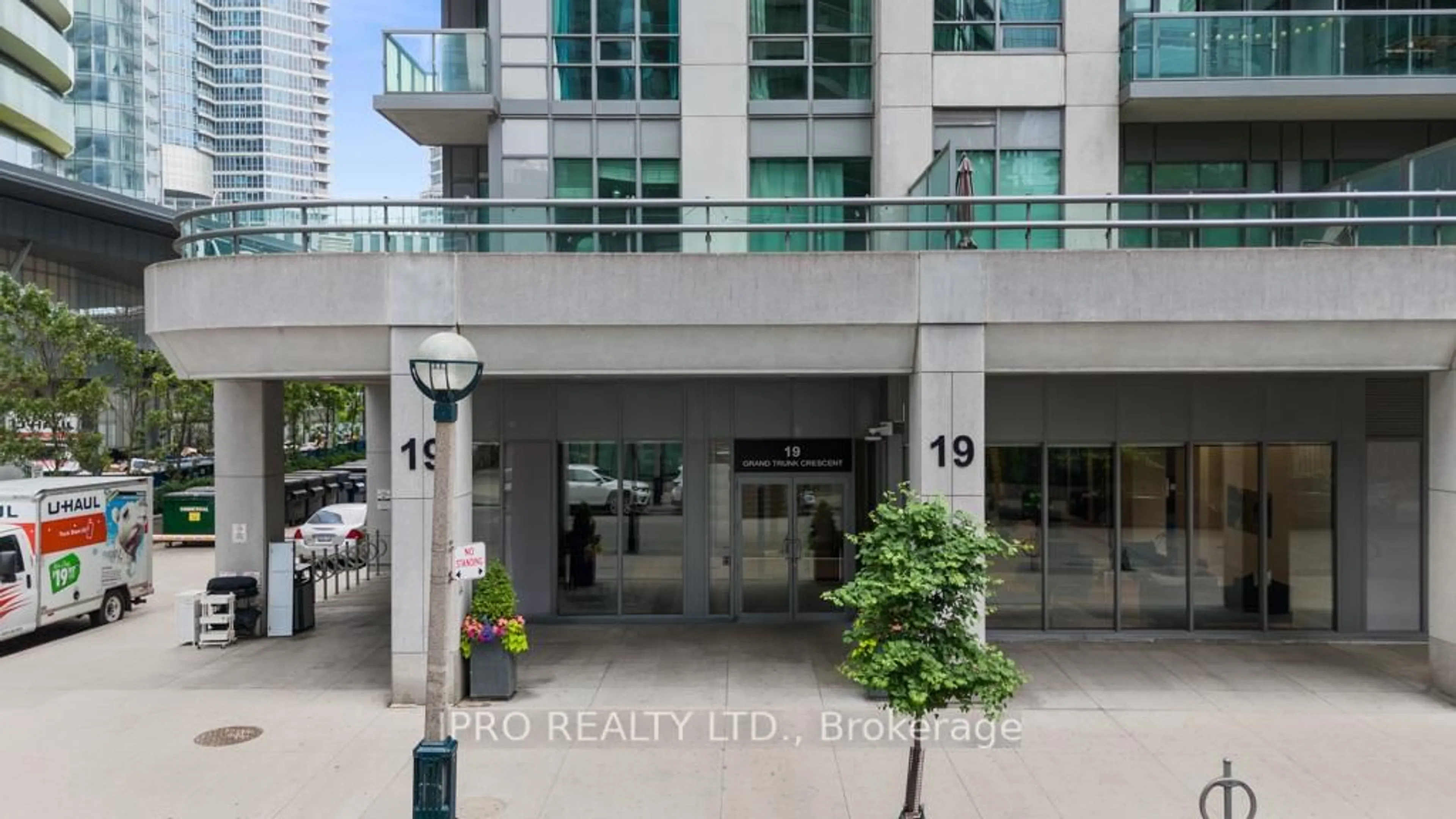 Unknown for 19 Grand Trunk Cres #506, Toronto Ontario M5J 3A3
