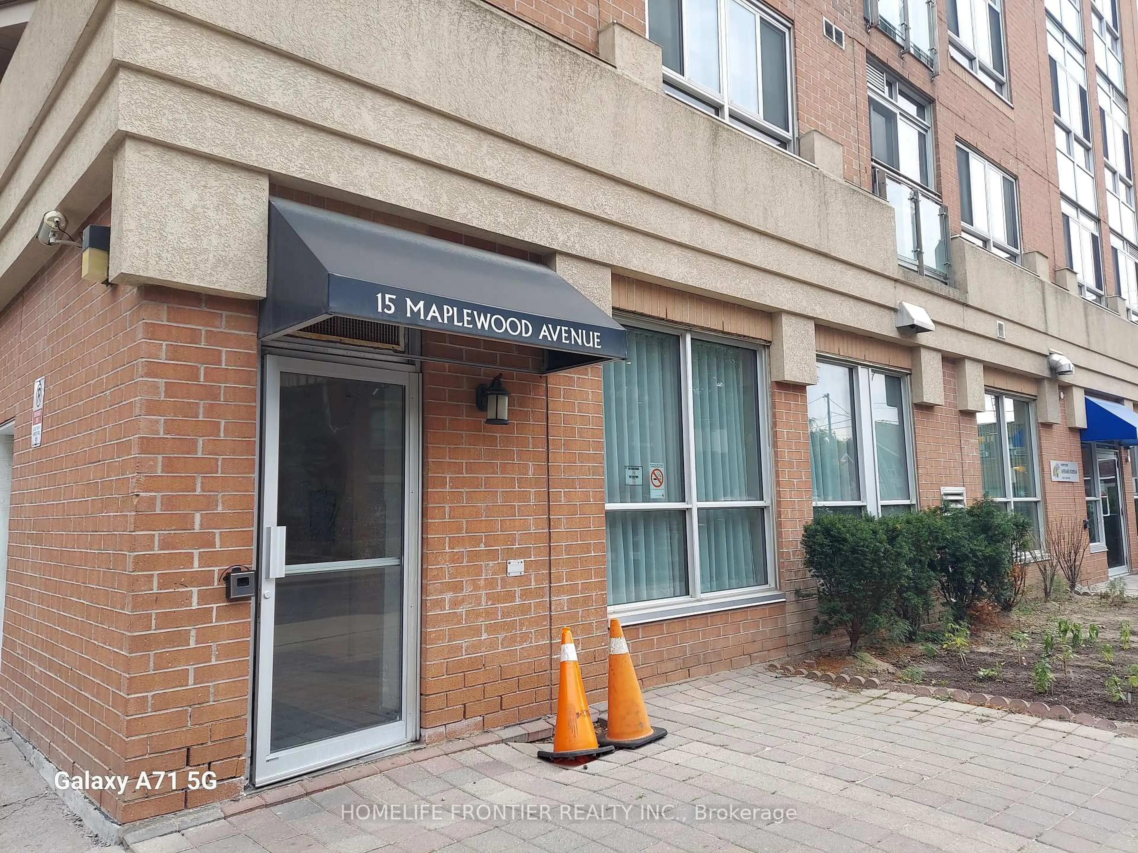 Unknown for 15 Maplewood Ave #911, Toronto Ontario M6C 4B4