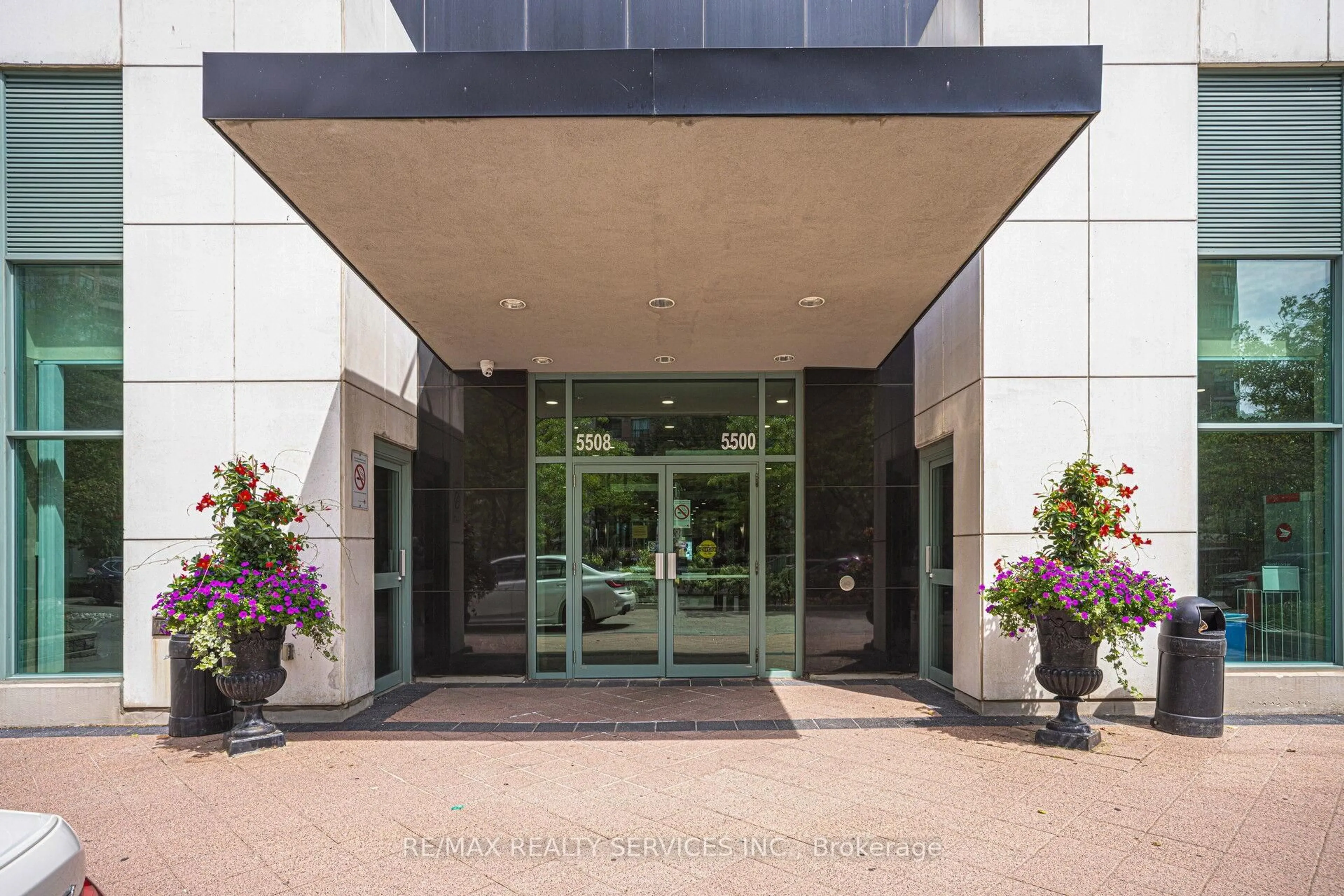 Indoor foyer for 5500 Yonge St #2307, Toronto Ontario M2N 7L1