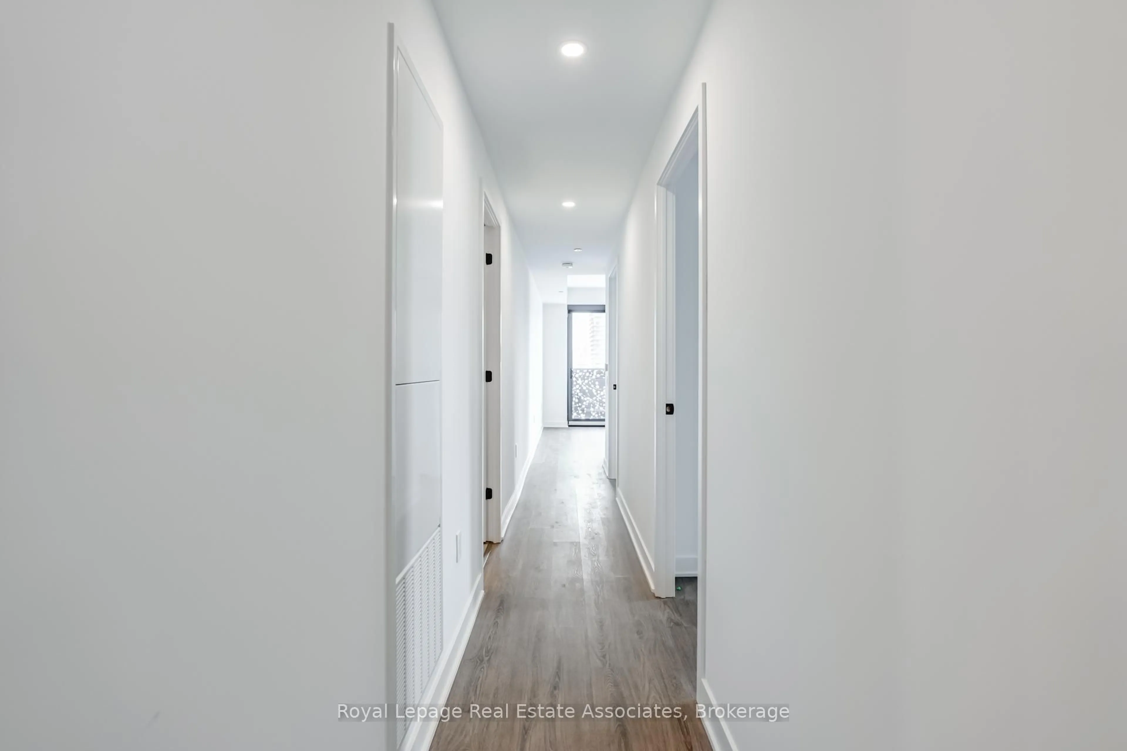 Indoor entryway for 55 Charles St #2206, Toronto Ontario M5S 2W9