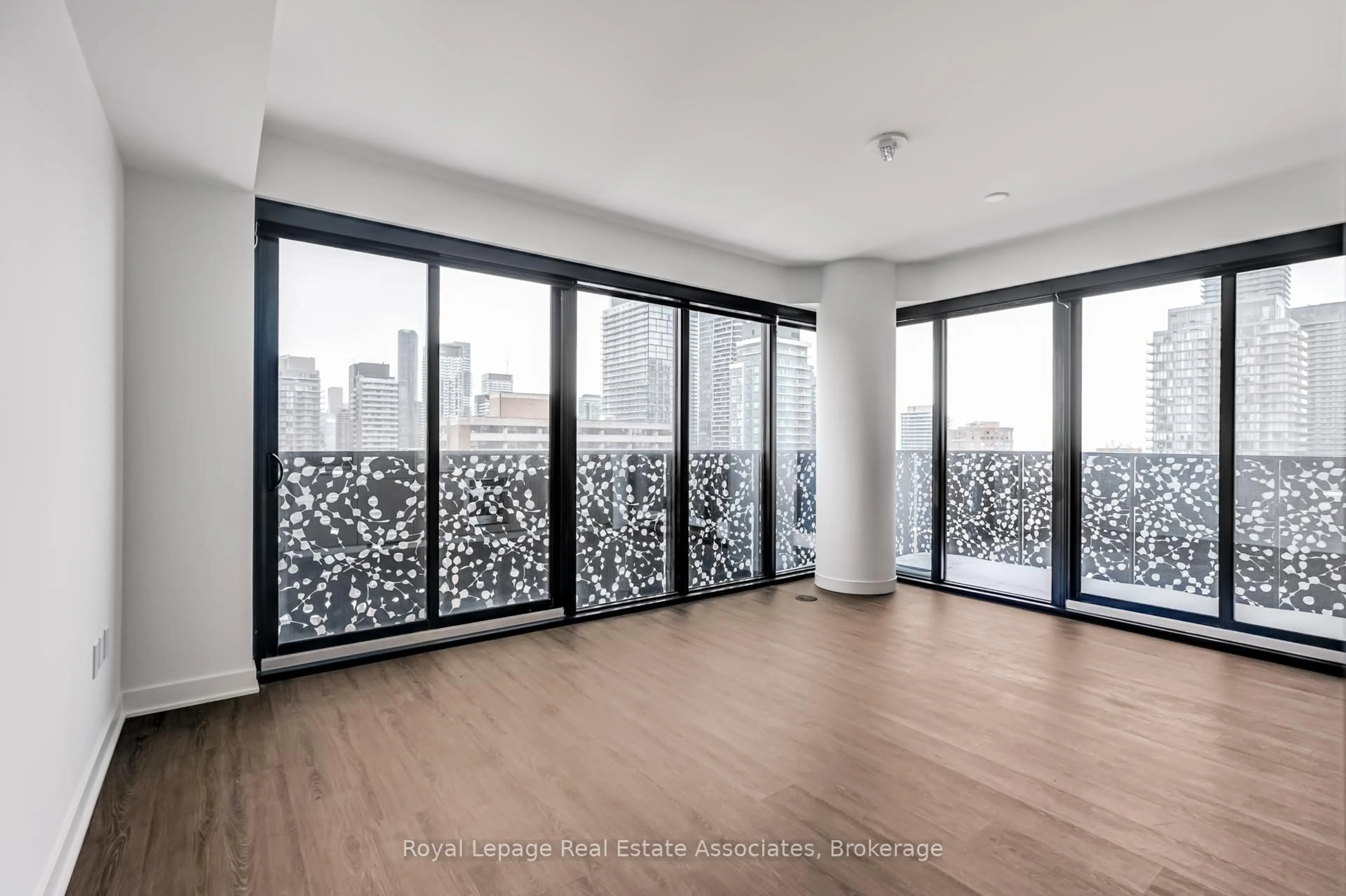 Unknown for 55 Charles St #2206, Toronto Ontario M5S 2W9