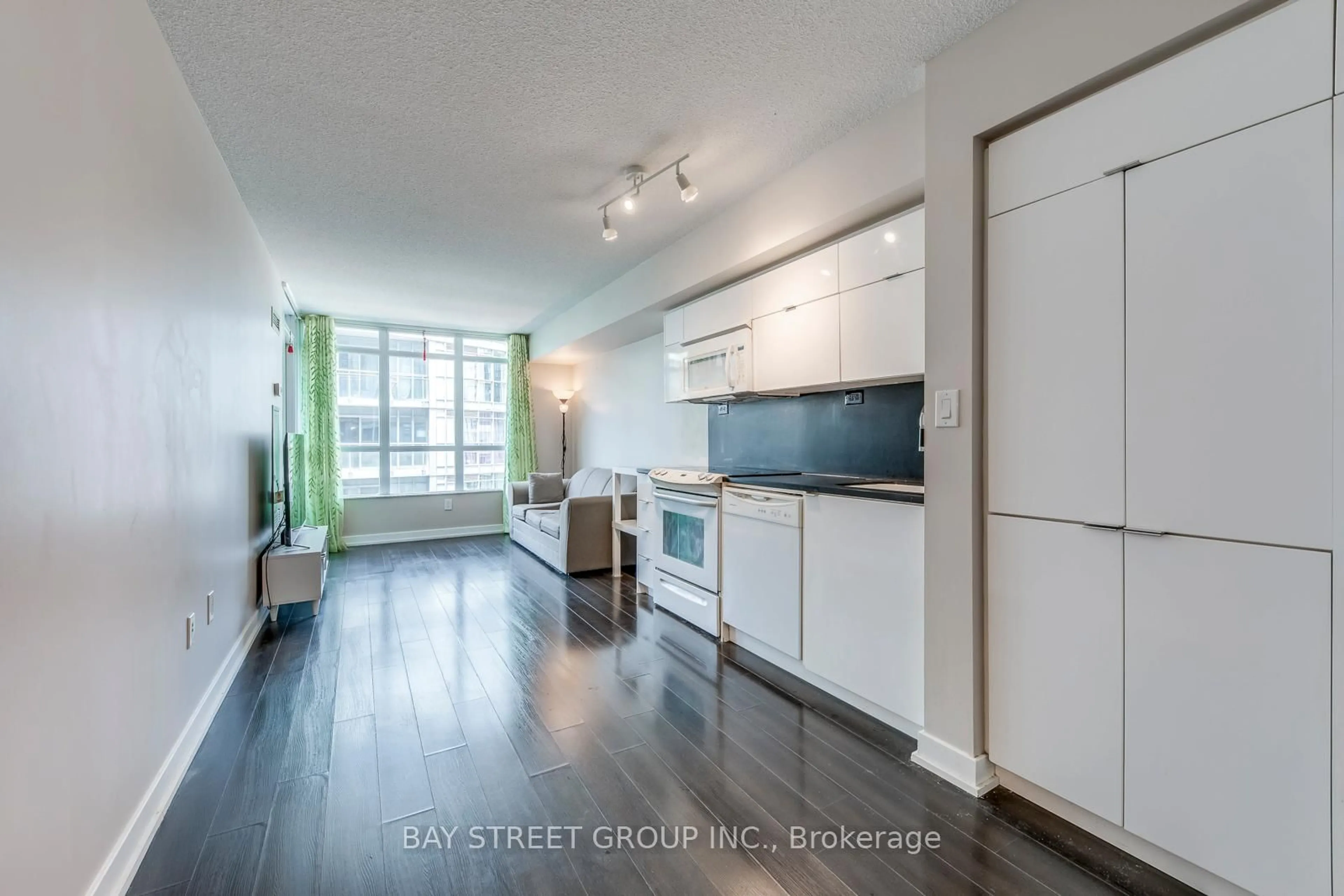 Open concept kitchen, wood/laminate floor for 151 Dan Leckie Way #750, Toronto Ontario M5V 4B2