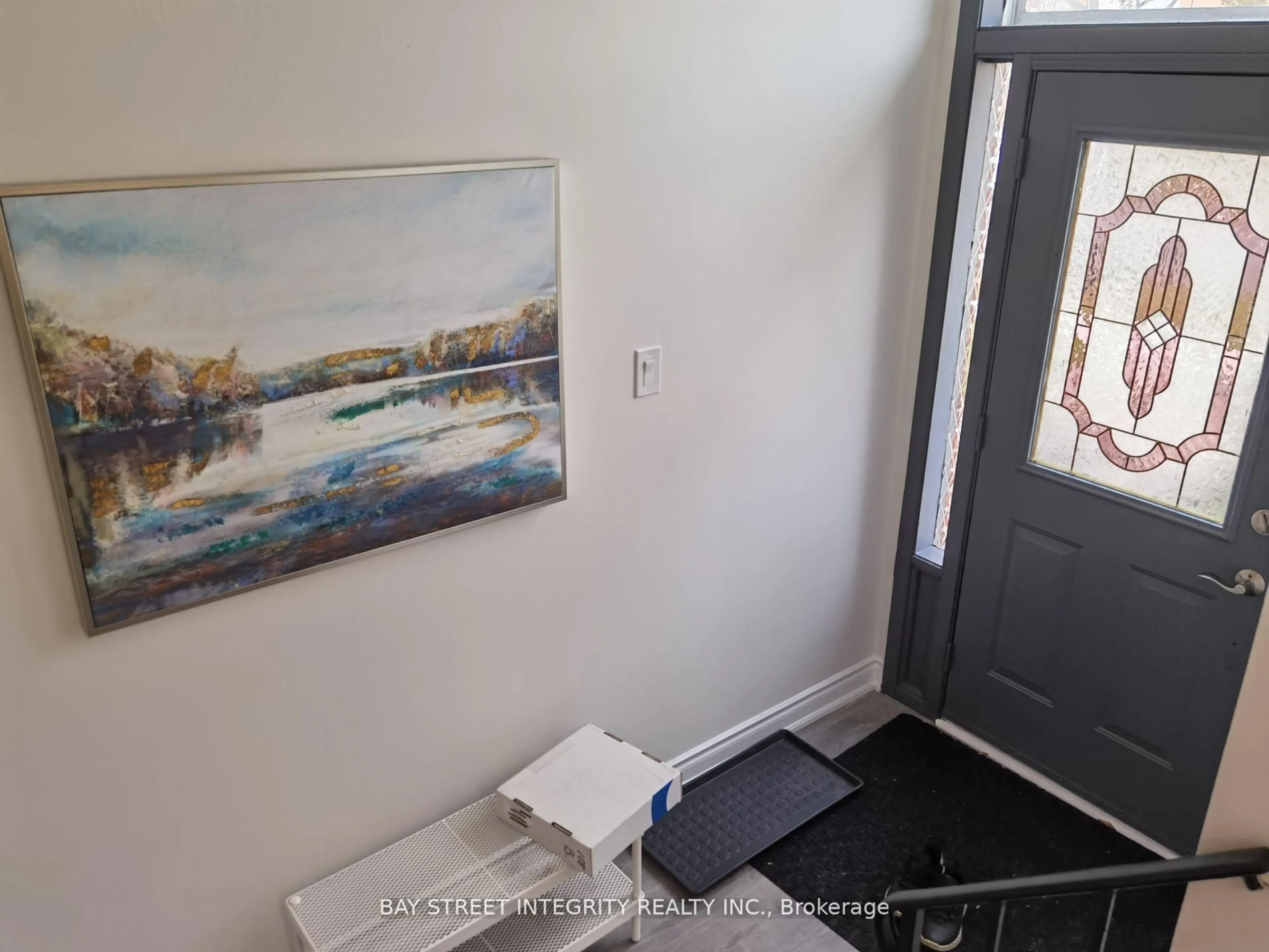 Indoor entryway for 108 Bowhill Cres, Toronto Ontario M2J 3S2