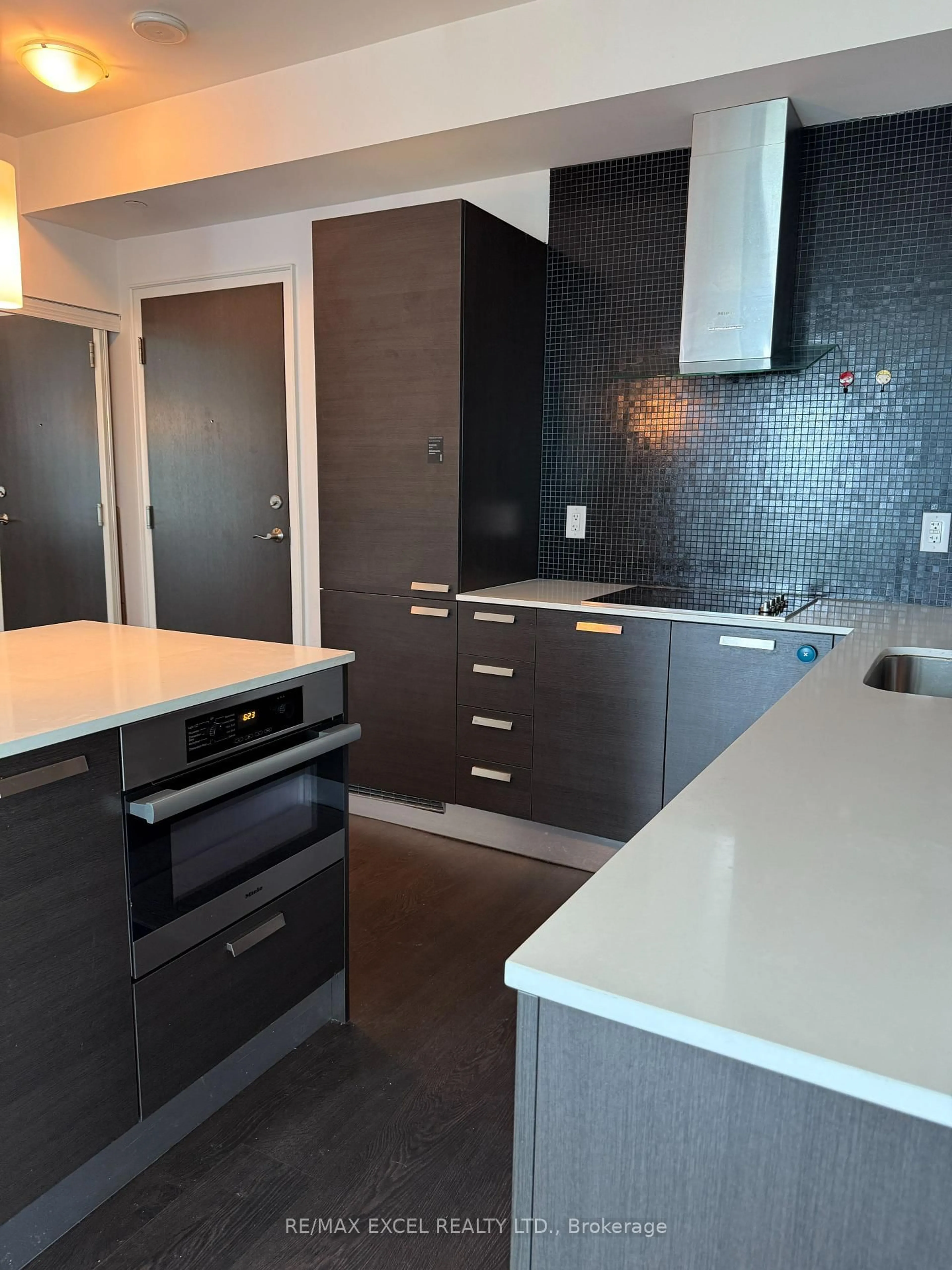 Contemporary kitchen, ceramic/tile floor for 9 Bogert Ave #1801, Toronto Ontario M2N 0H3