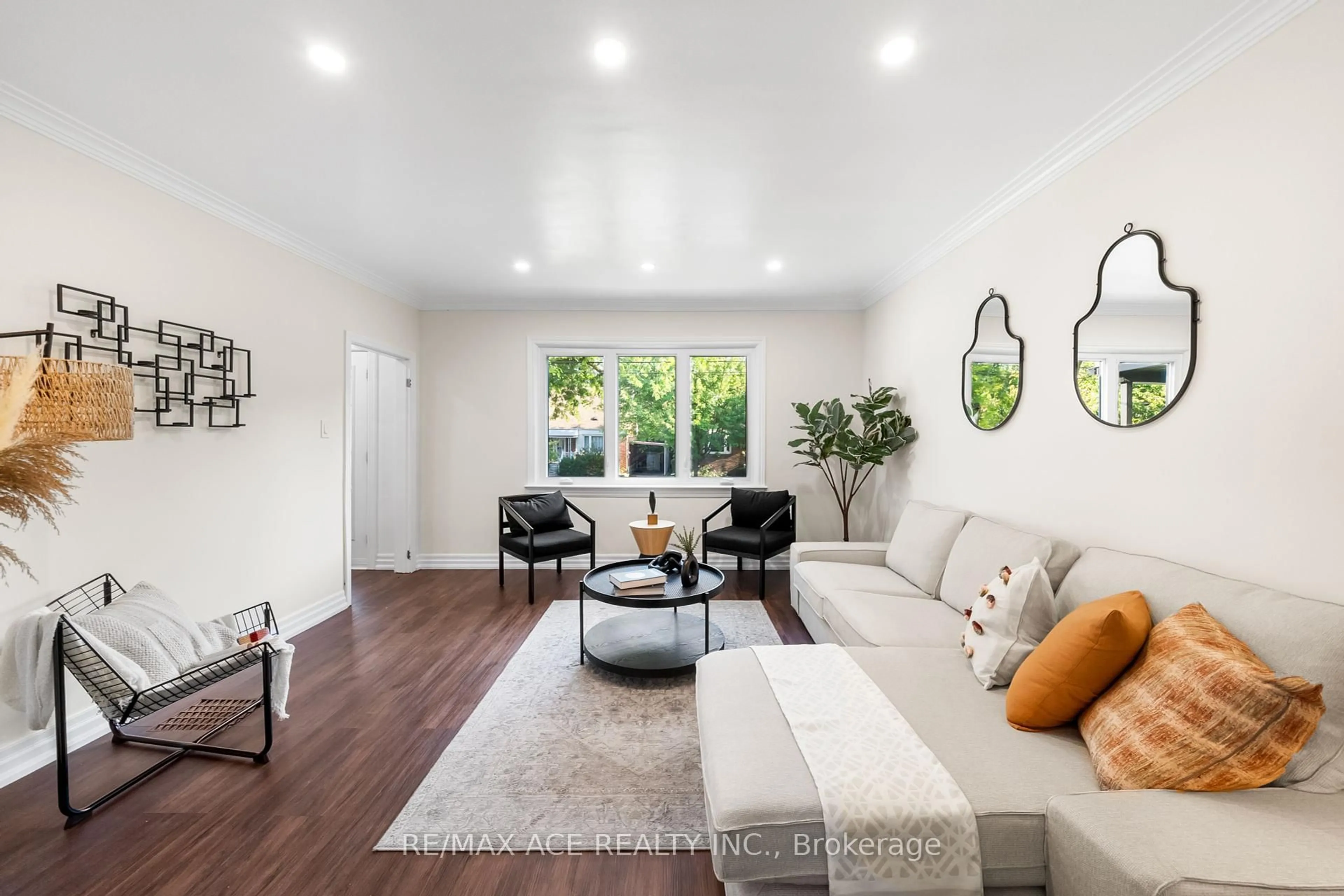 Living room with furniture, unknown for 218 Bogert Ave, Toronto Ontario M2N 1L3
