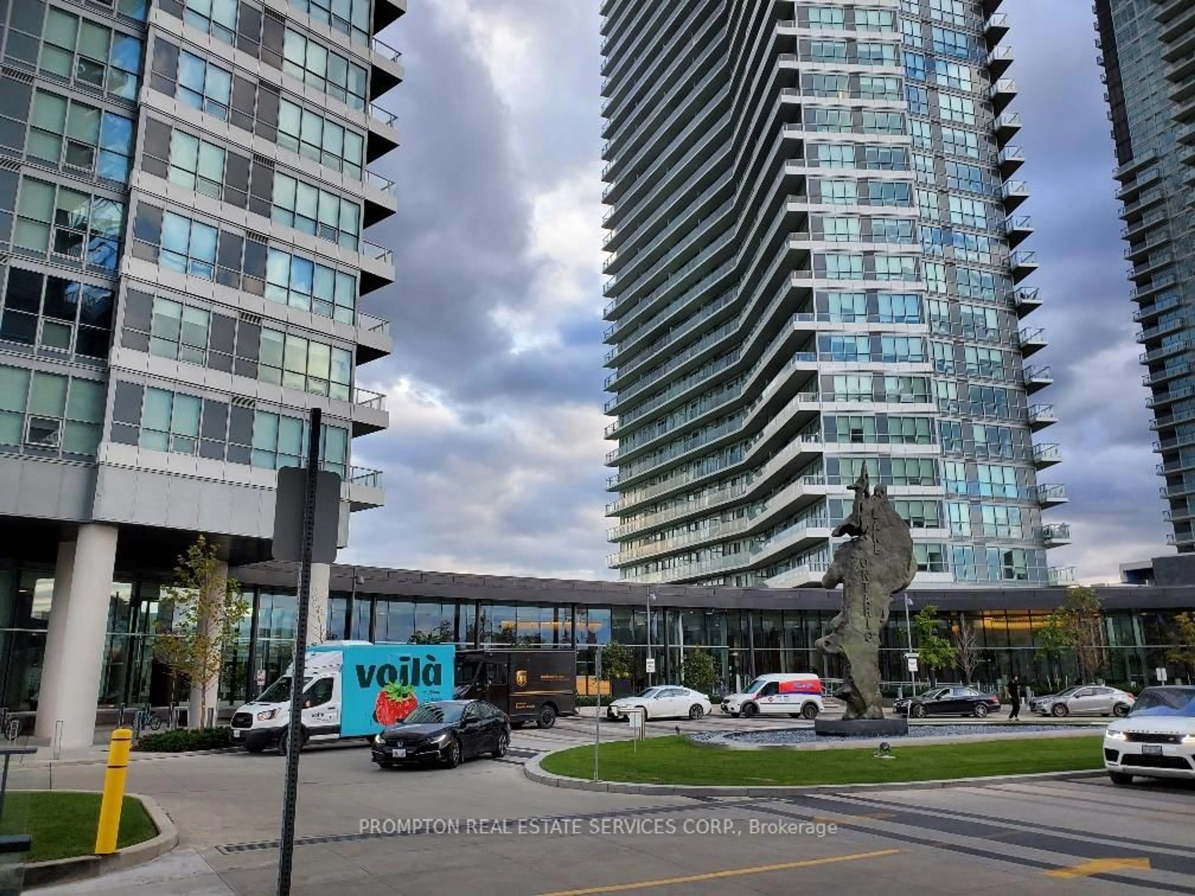 Indoor foyer for 115 Mcmahon Dr #3010, Toronto Ontario M2K 0E3