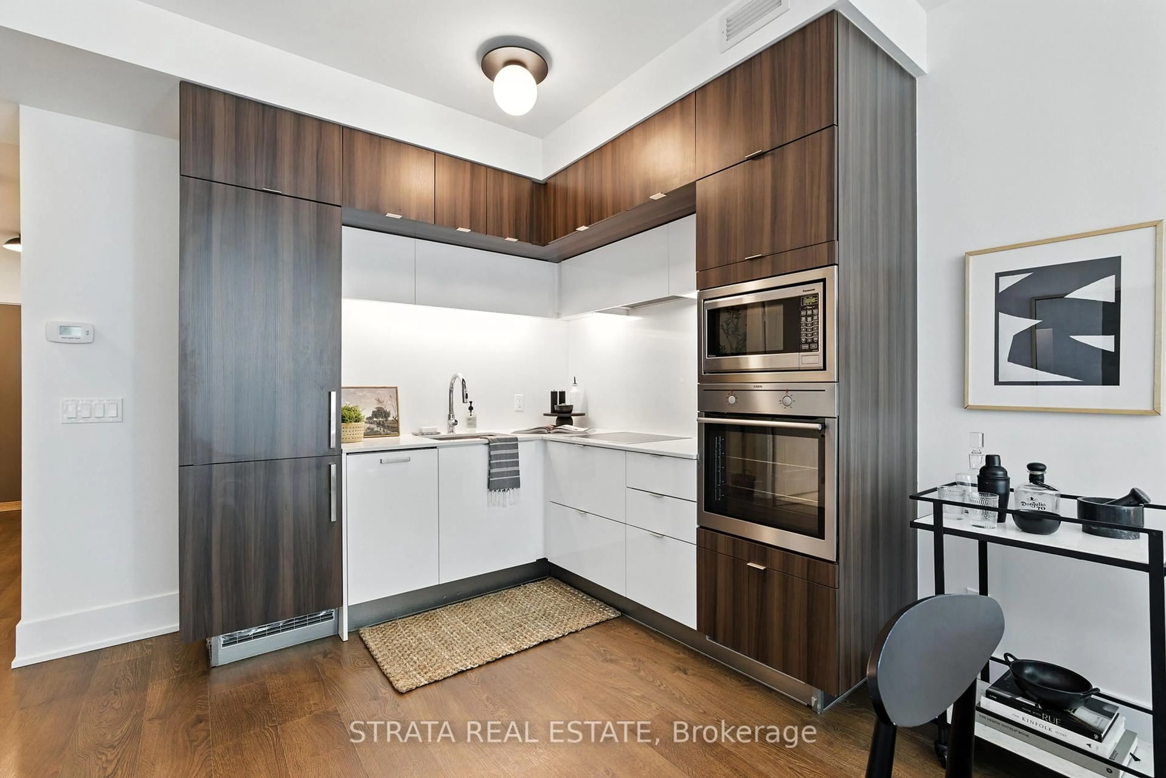 Standard kitchen, unknown for 55 Merchants' Wharf #415, Toronto Ontario M5A 0P2