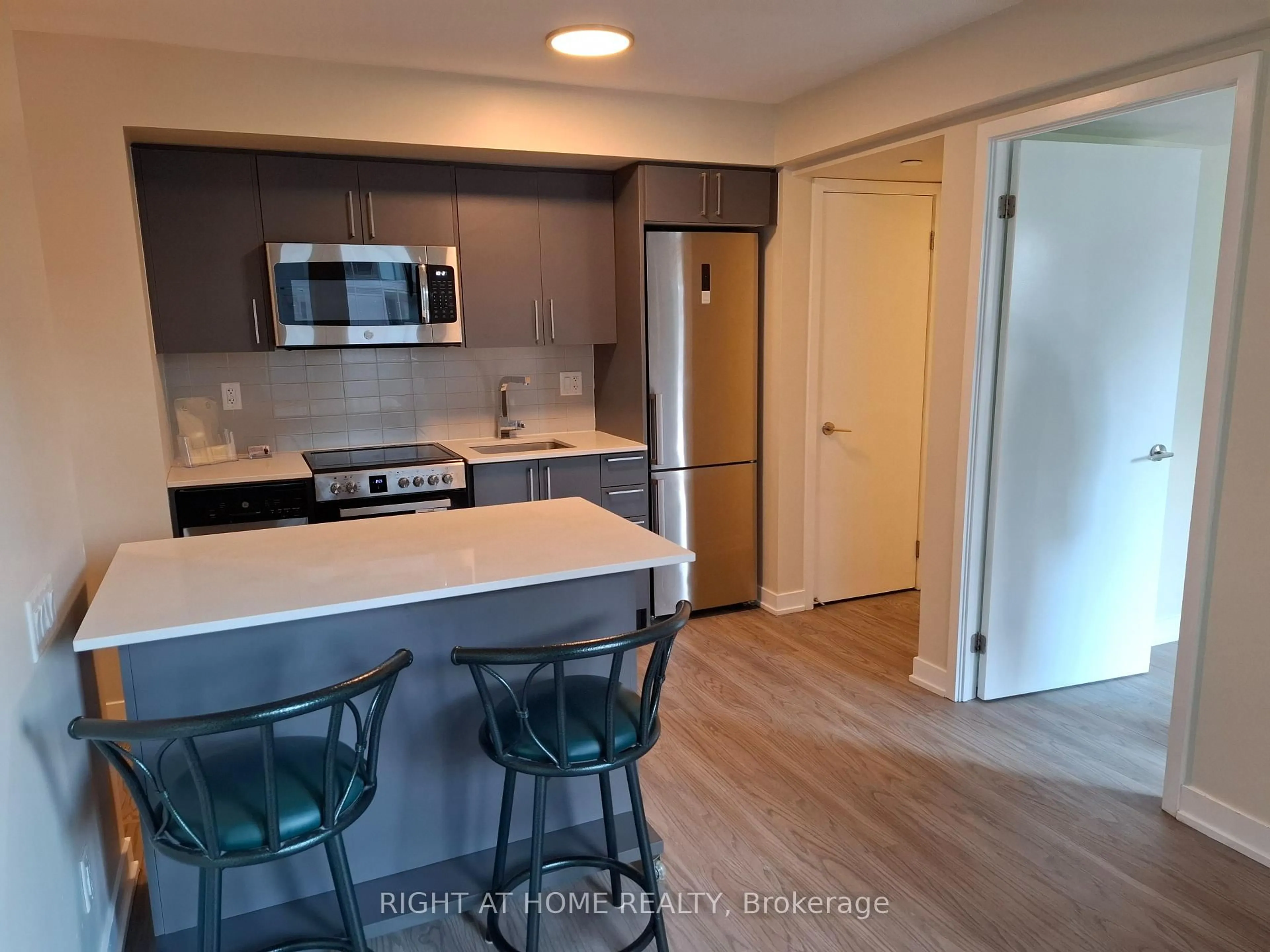 Standard kitchen, unknown for 38 Monte Kwinter Crt #425, Toronto Ontario M3H 0E2
