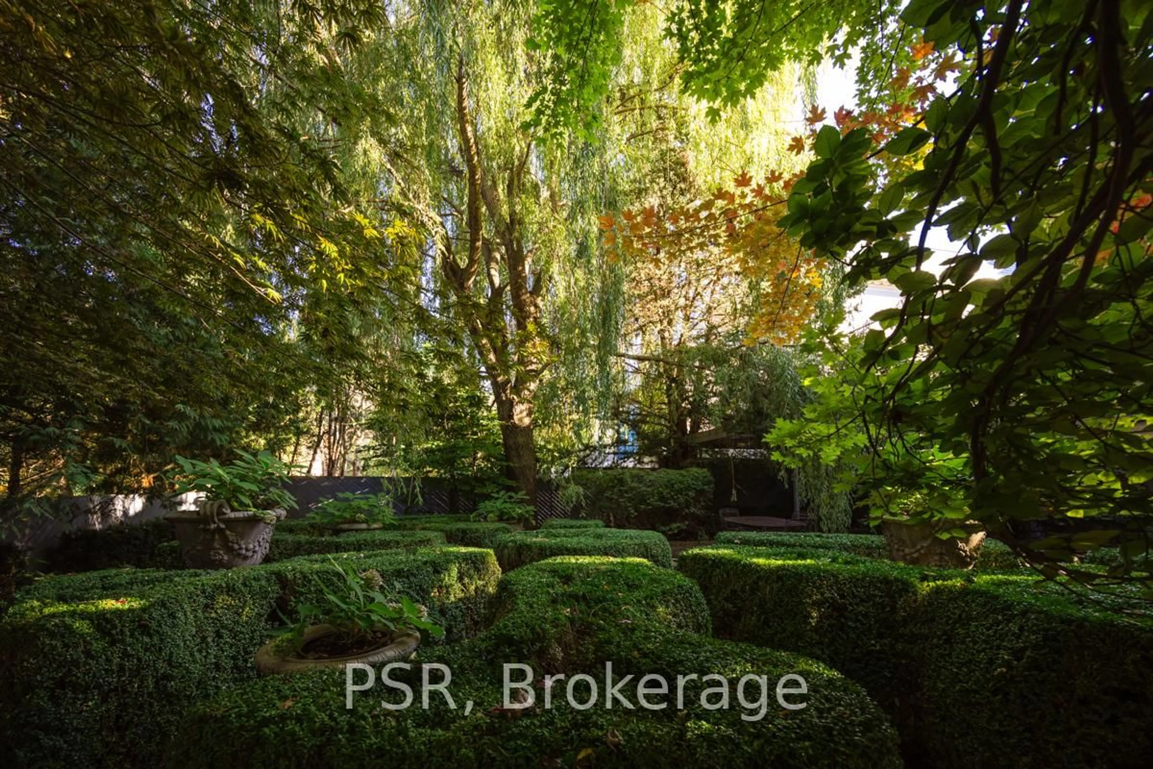 Patio, street for 13 Old Forest Hill Rd, Toronto Ontario M5P 2P6