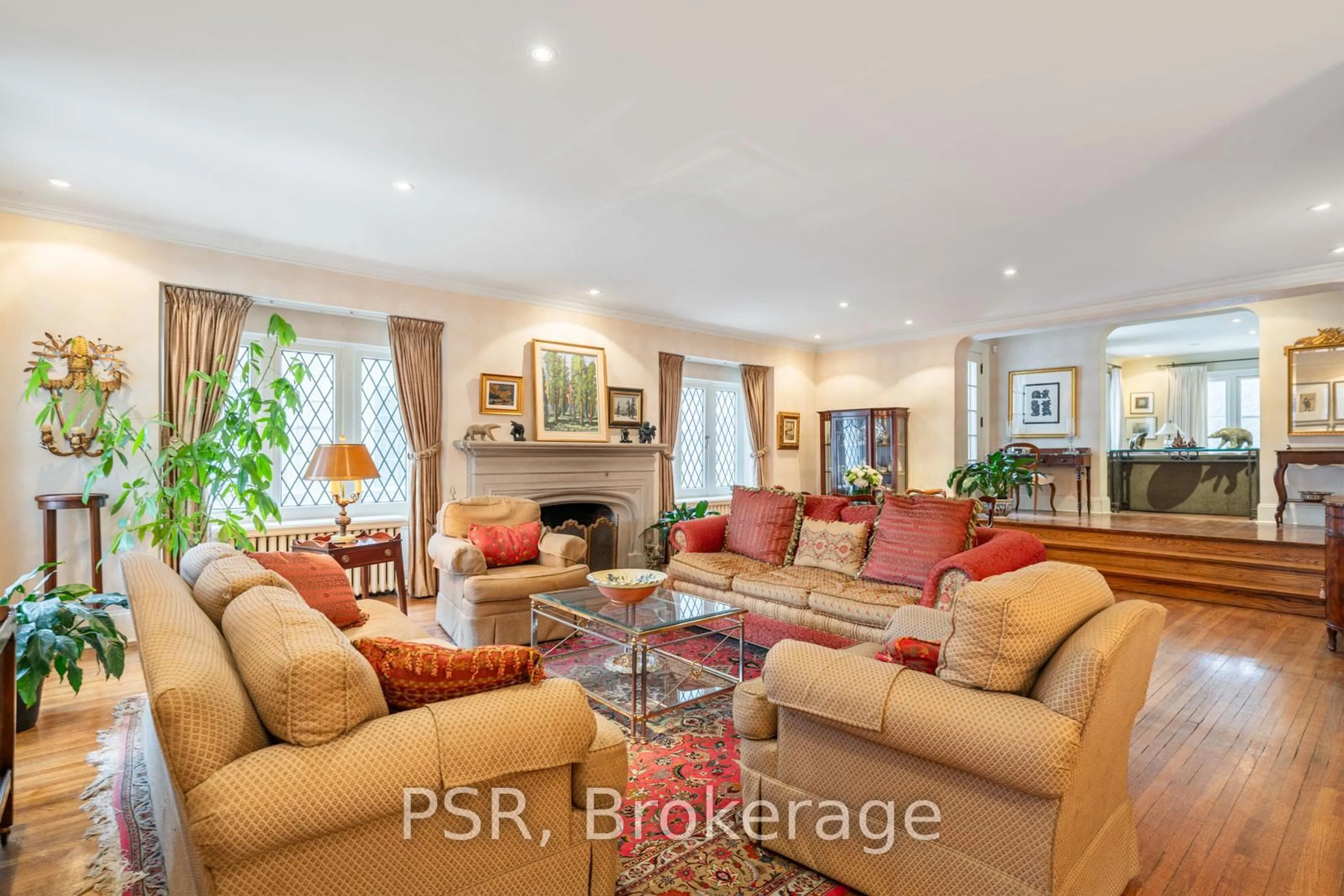 Living room with furniture, unknown for 13 Old Forest Hill Rd, Toronto Ontario M5P 2P6